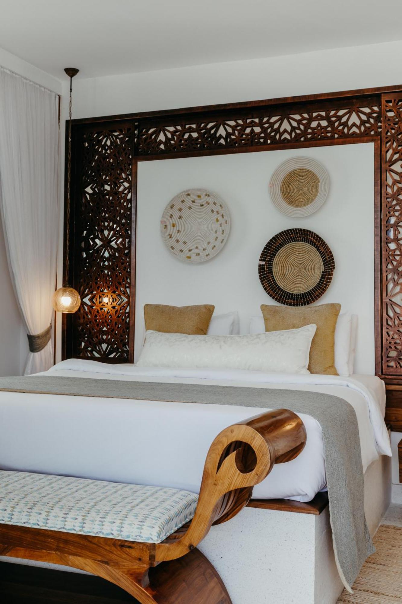 Lux* Marijani Zanzibar Pwani Mchangani