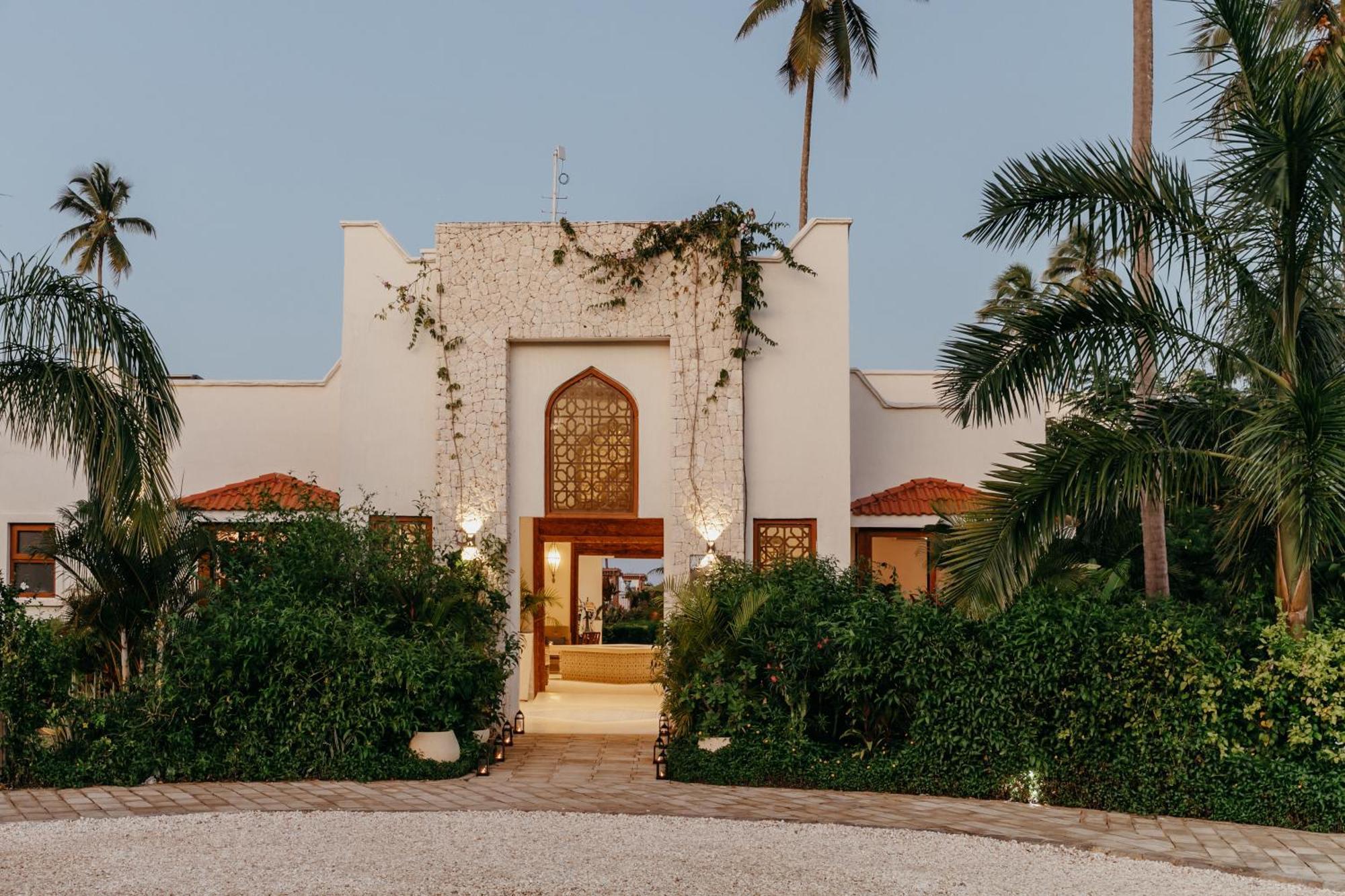 Lux* Marijani Zanzibar Pwani Mchangani