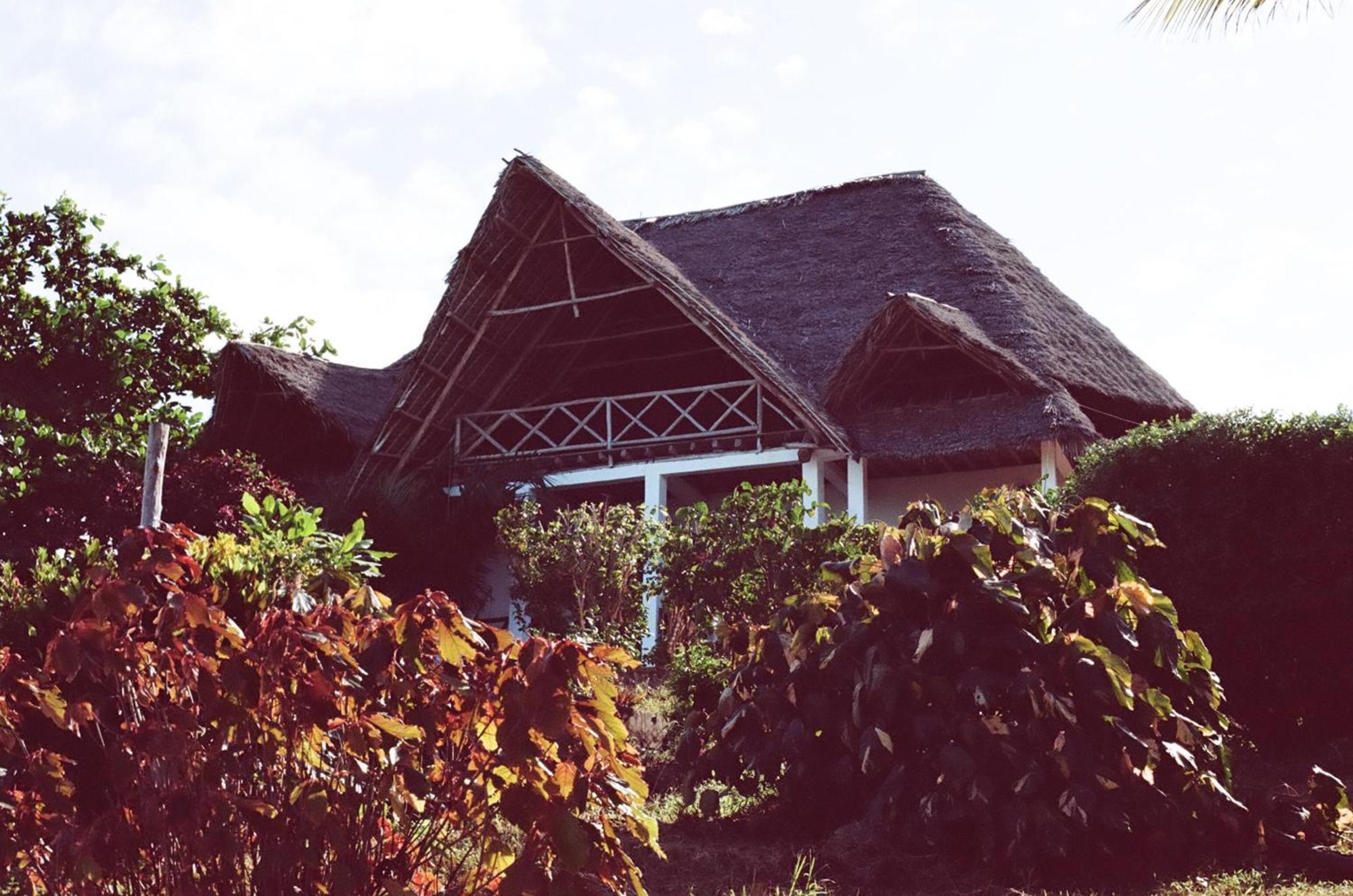 Sazani And Tidal Lounge Lodge