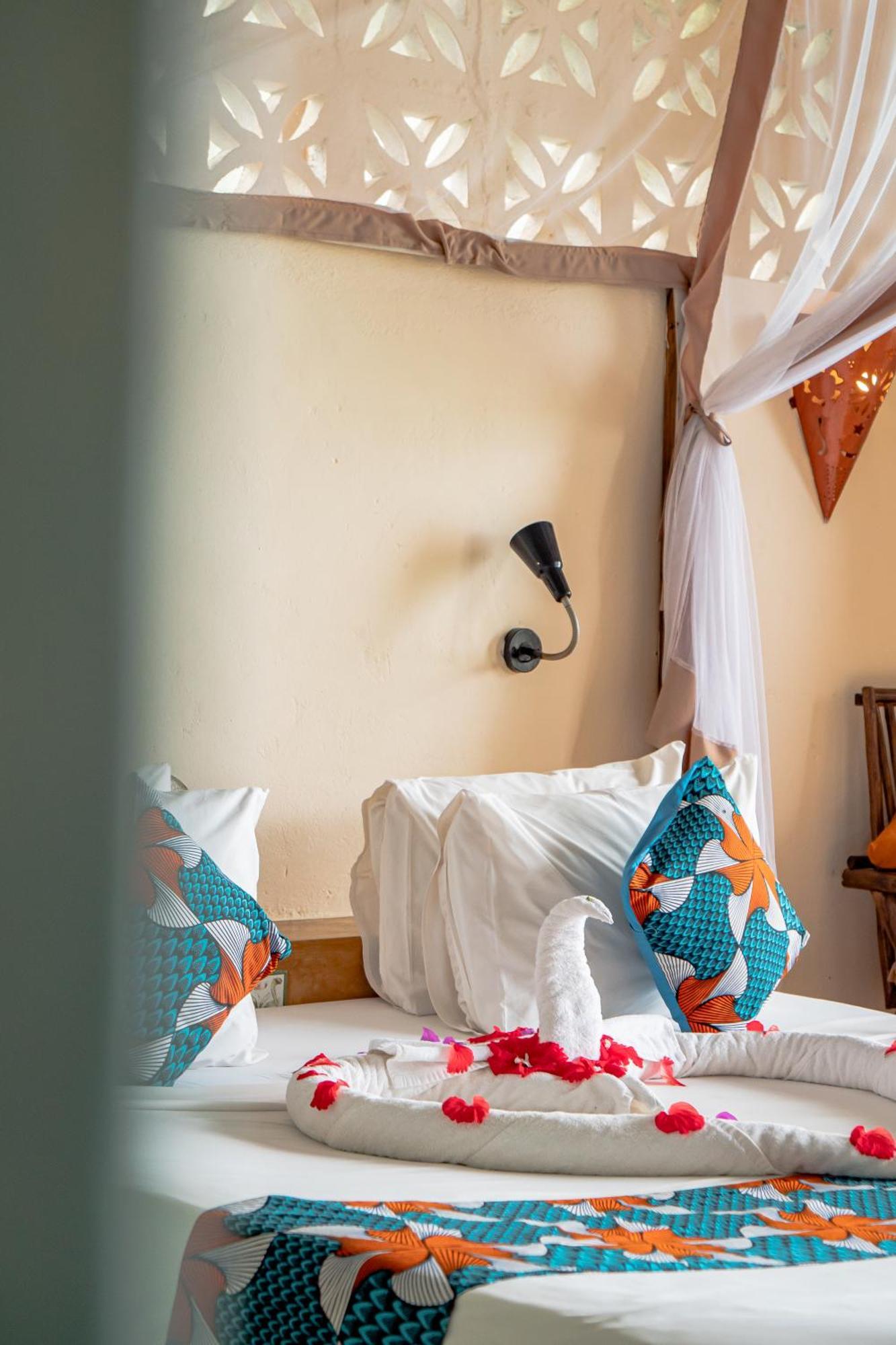 Sunshine Marine Hotel 4*