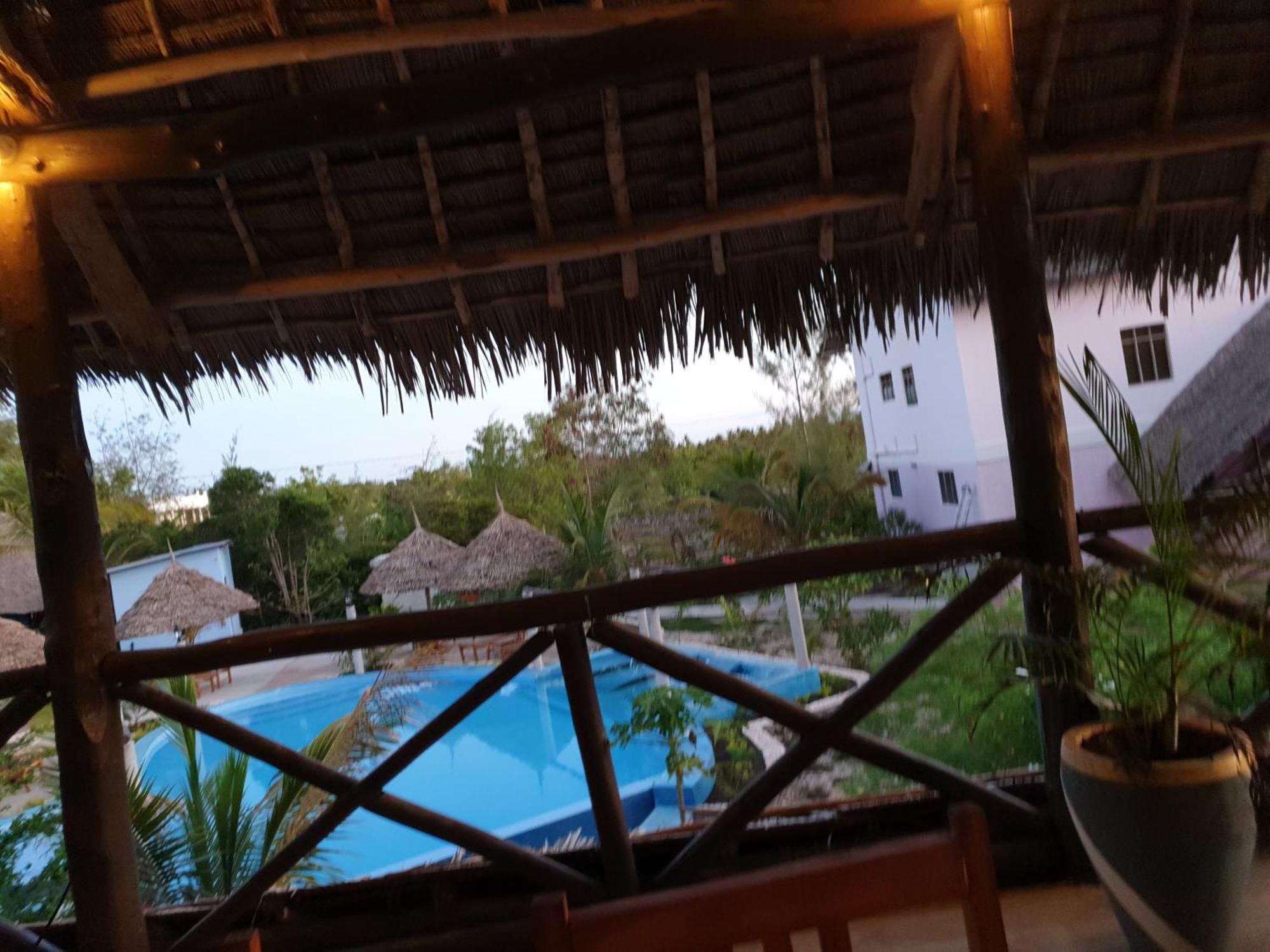 Lodge Jua Peponi *