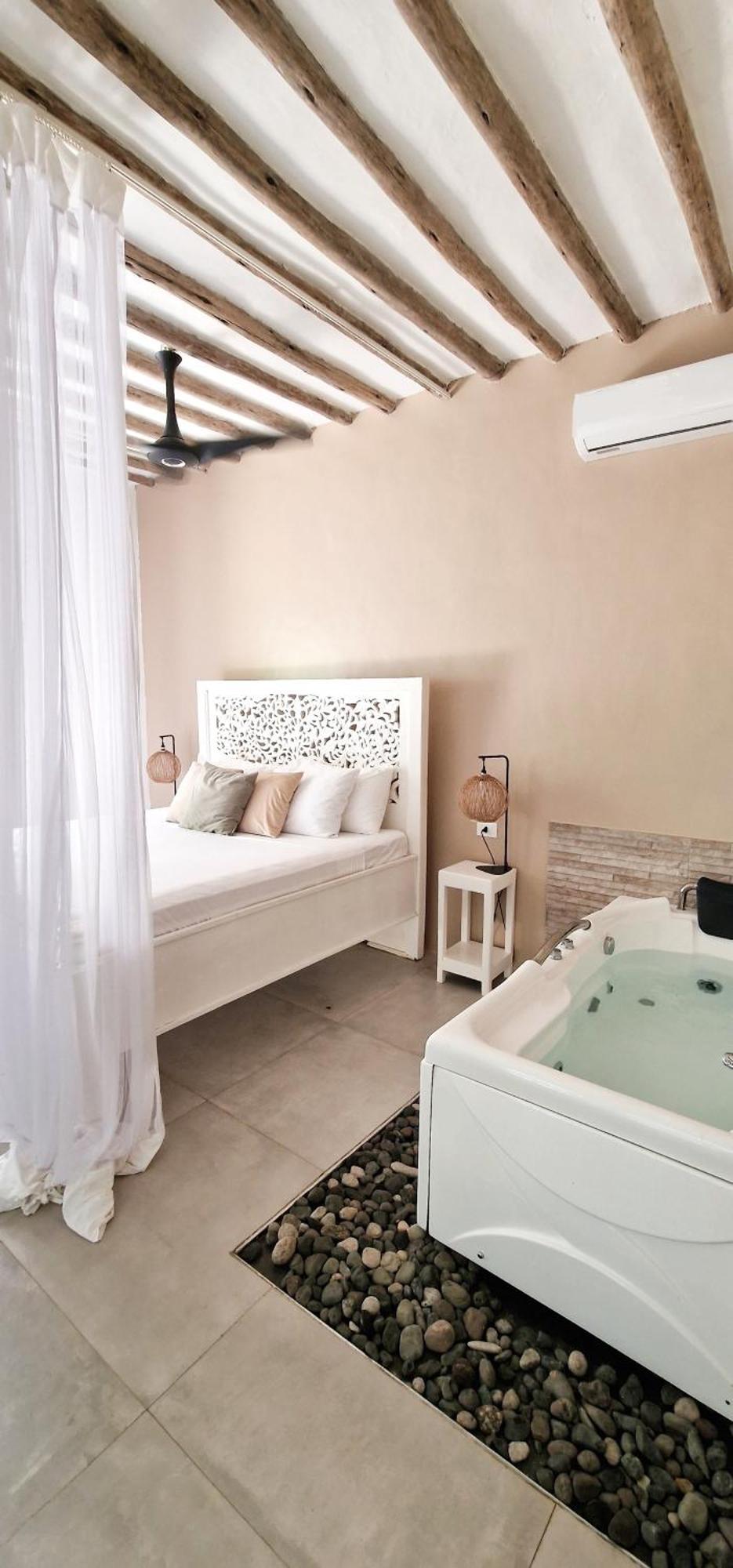 Arya Boutique Hotel 3*