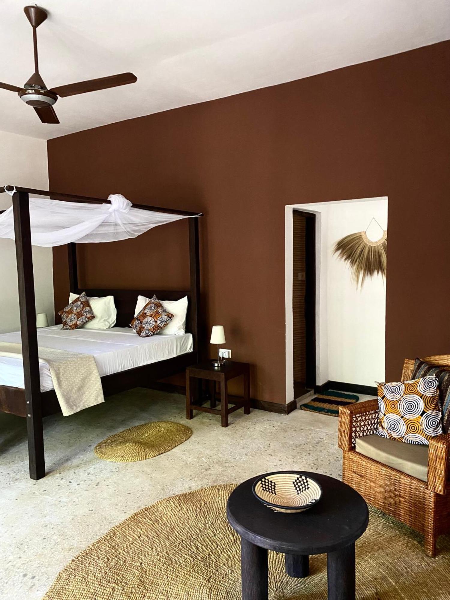 Promised Land Hotel 3*