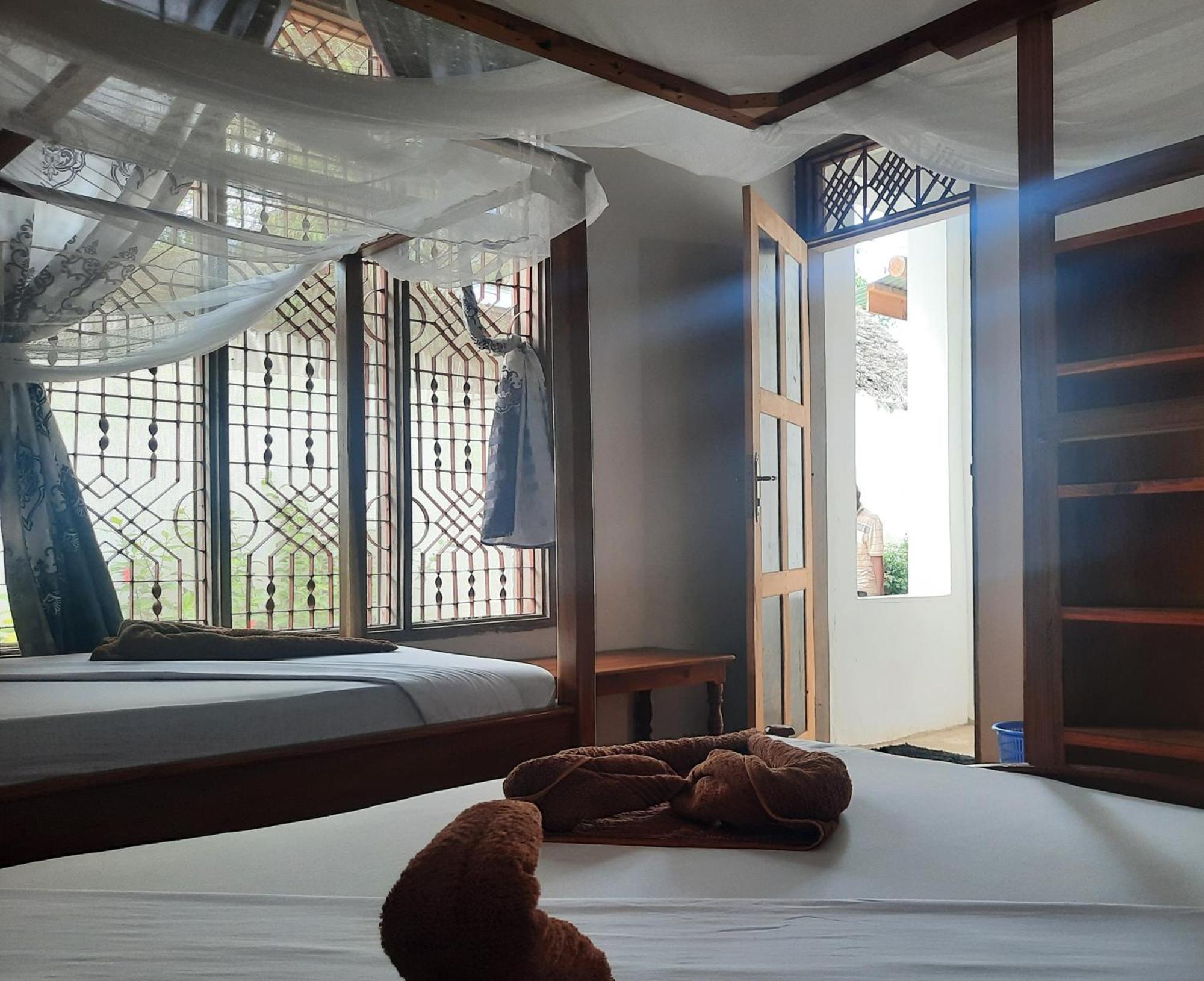 Kajificheni House Bed & Breakfast *