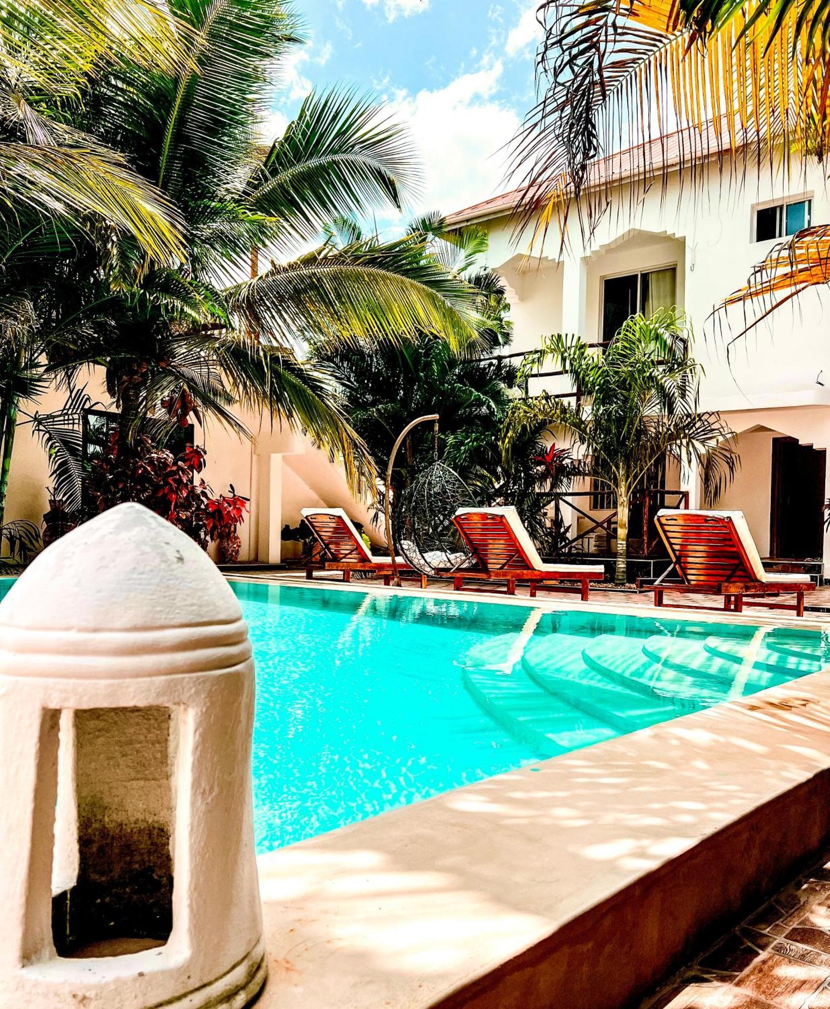 Cezere The Palm Hotel