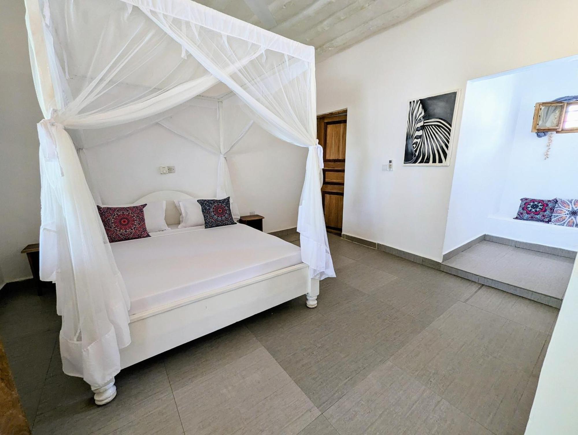 Bahati Hotel 3*