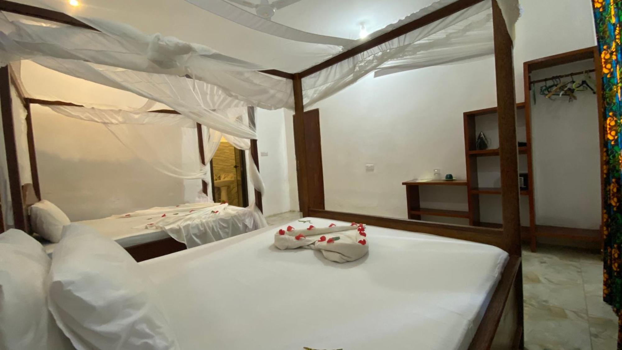 Tropicana Bed & Breakfast 3*