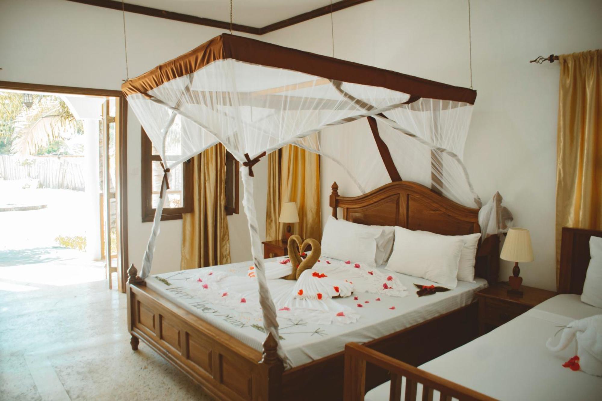 Mambo Ocean Hotel 4*