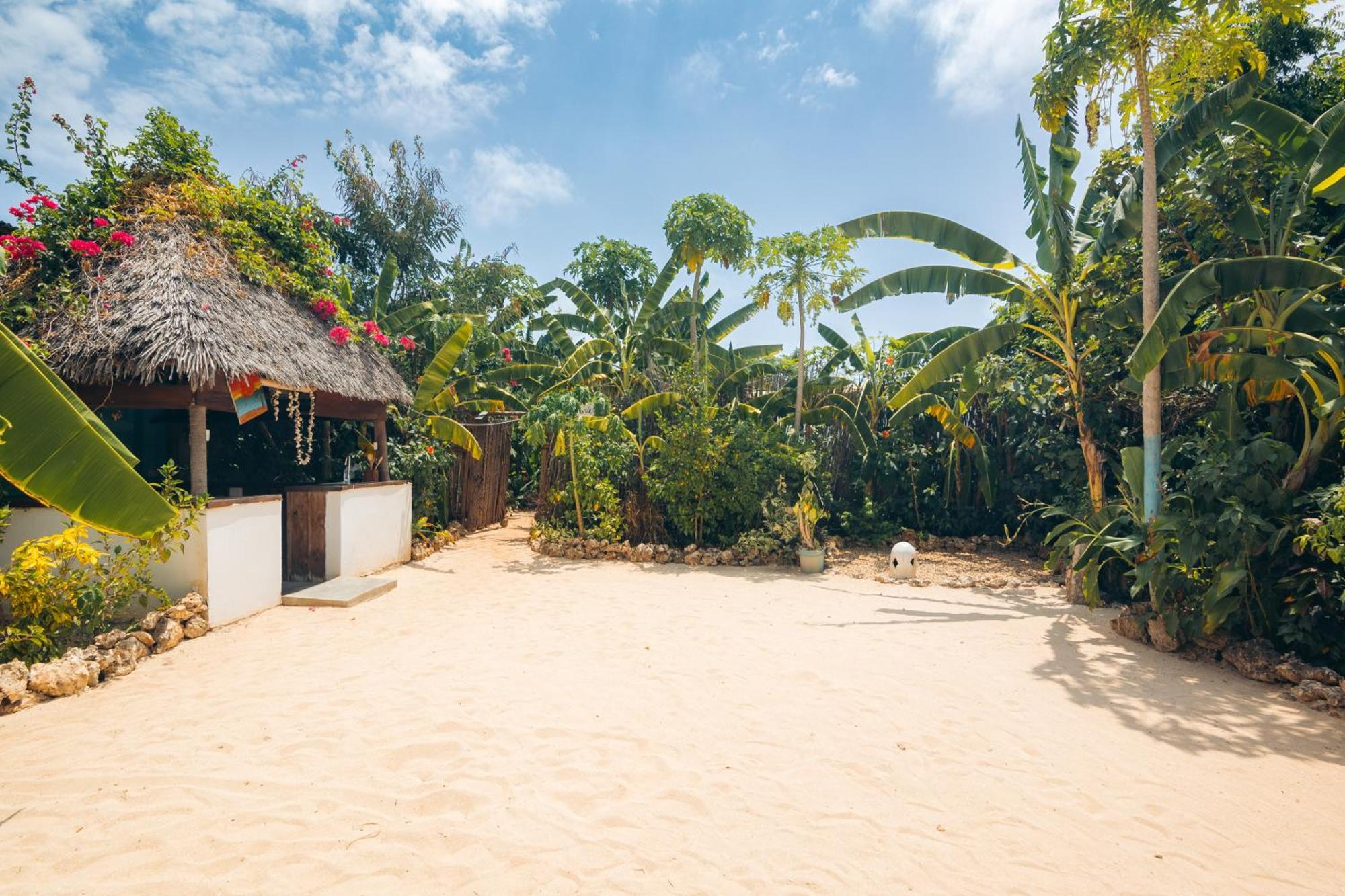 Bukoba Villas - Lily - Private Pool, Ac & Wi-fi Apartment *