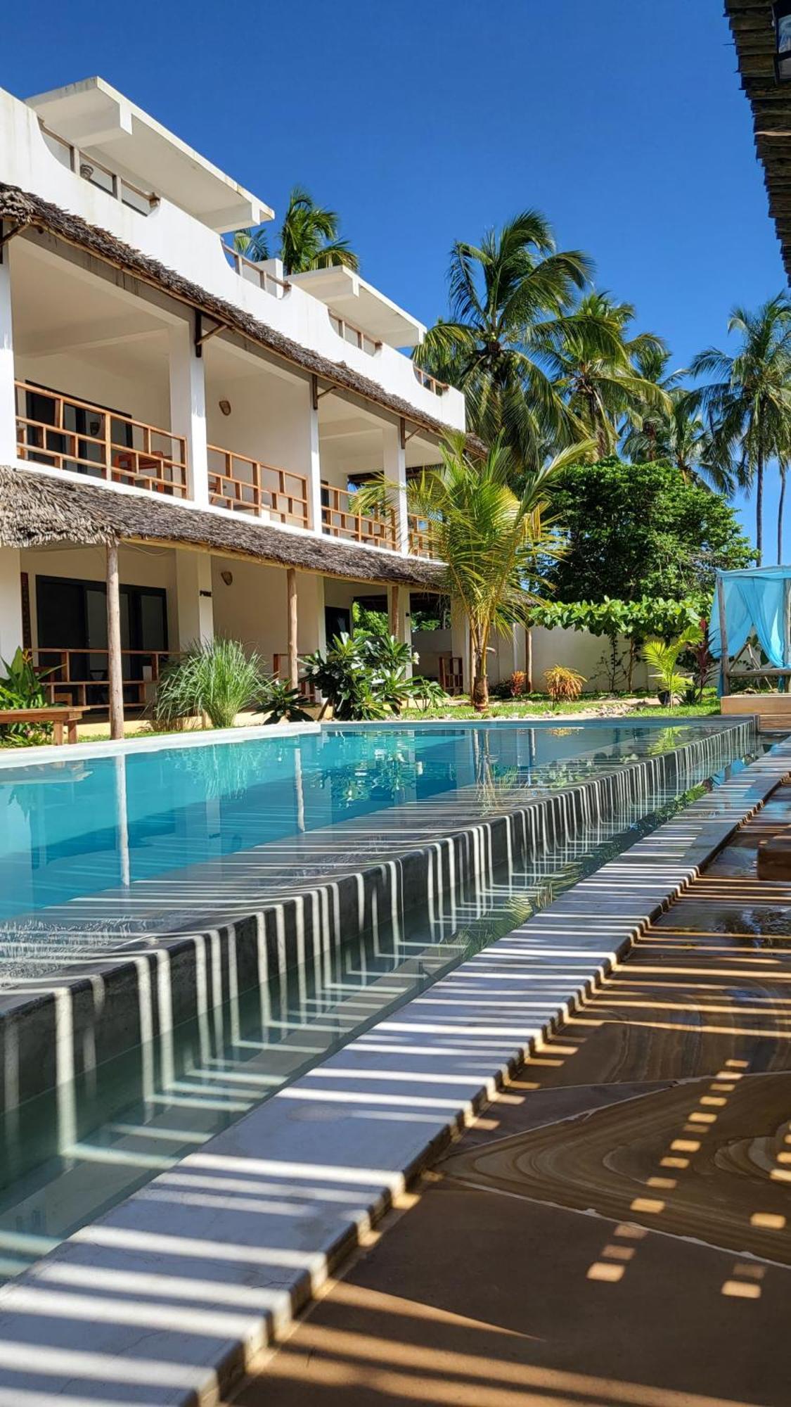 Pingwe Beach Apartments *