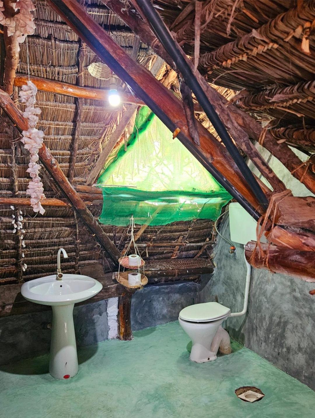 Lodge Evergreen Bwejuu