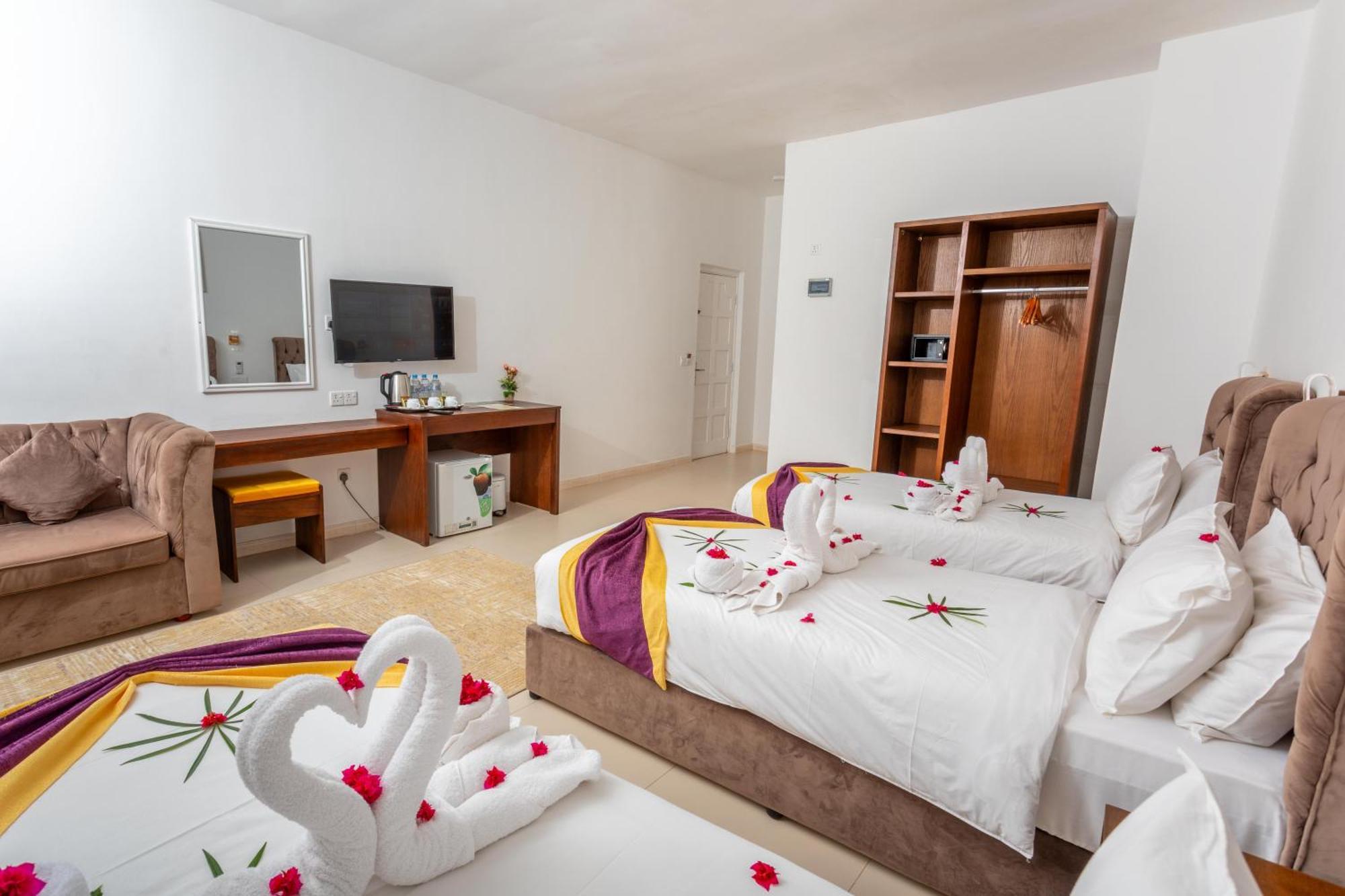 Hotel Canary &