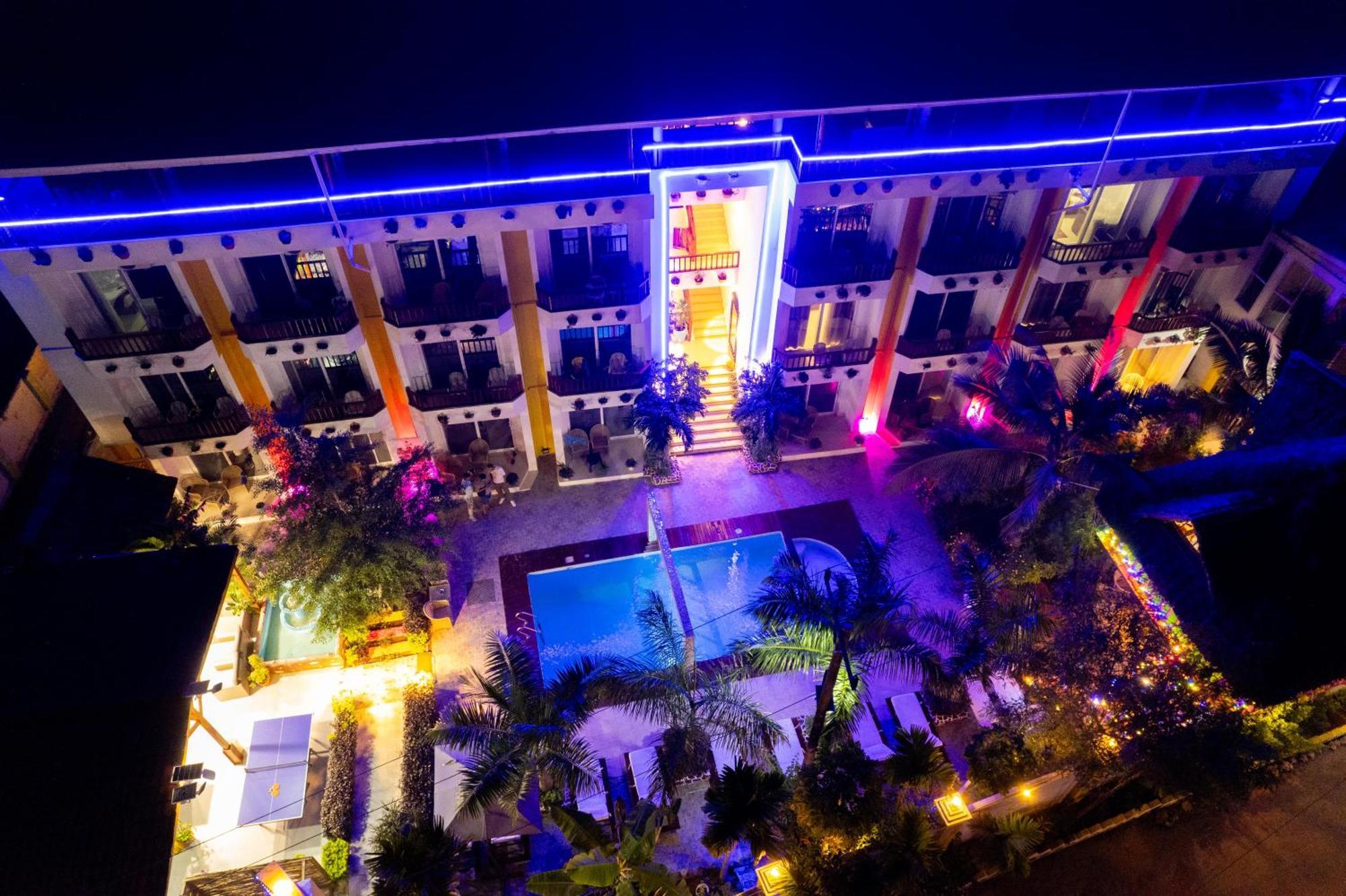 Hotel Canary &