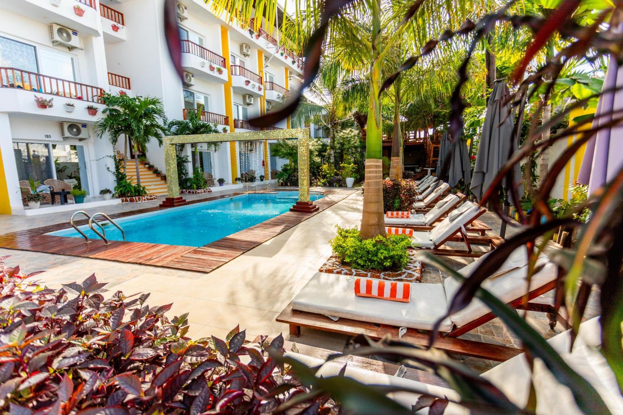 Hotel Canary &