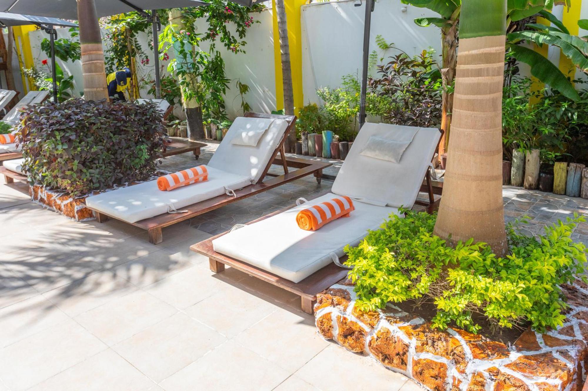 Hotel Canary &