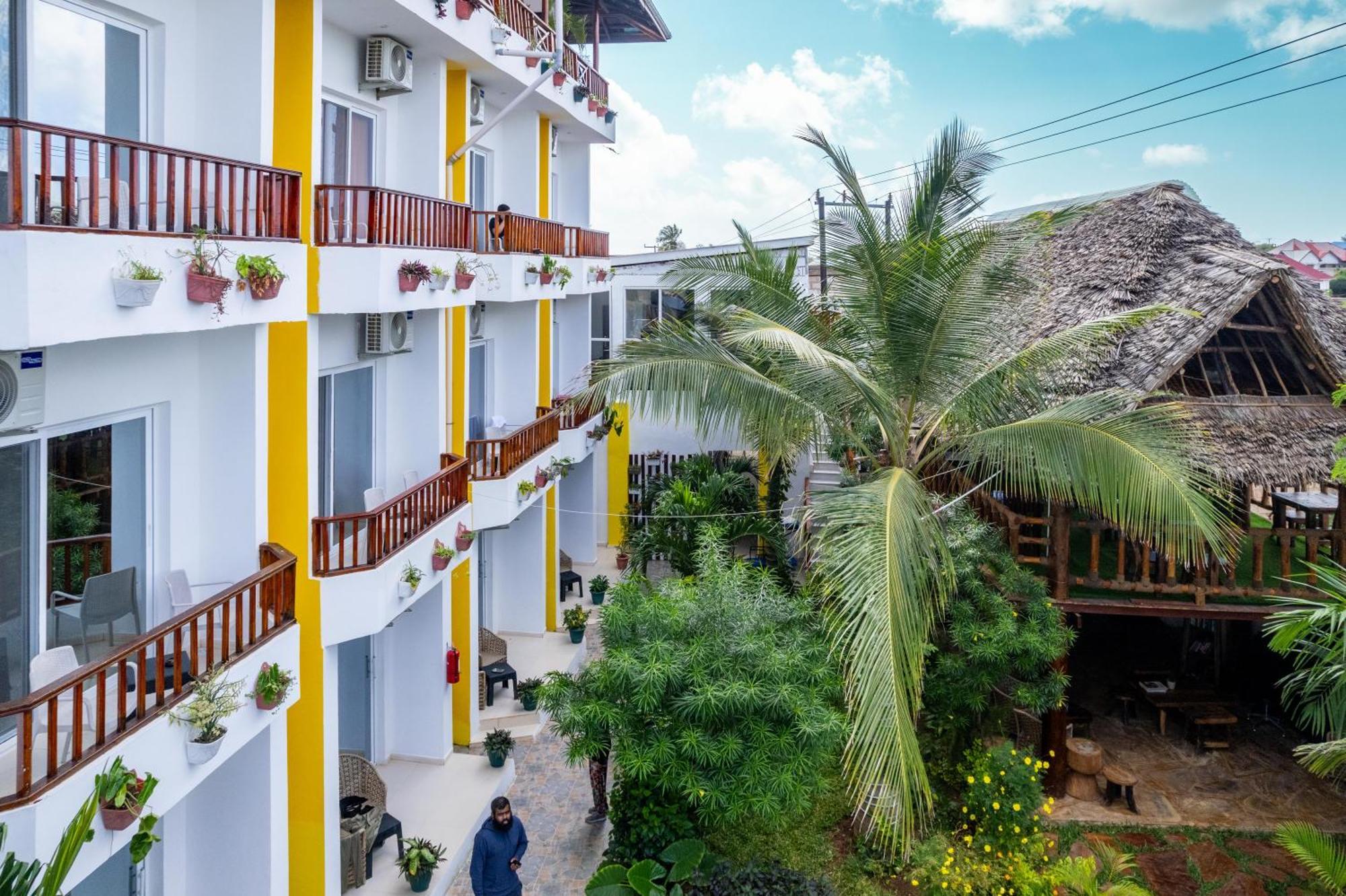 Hotel Canary &