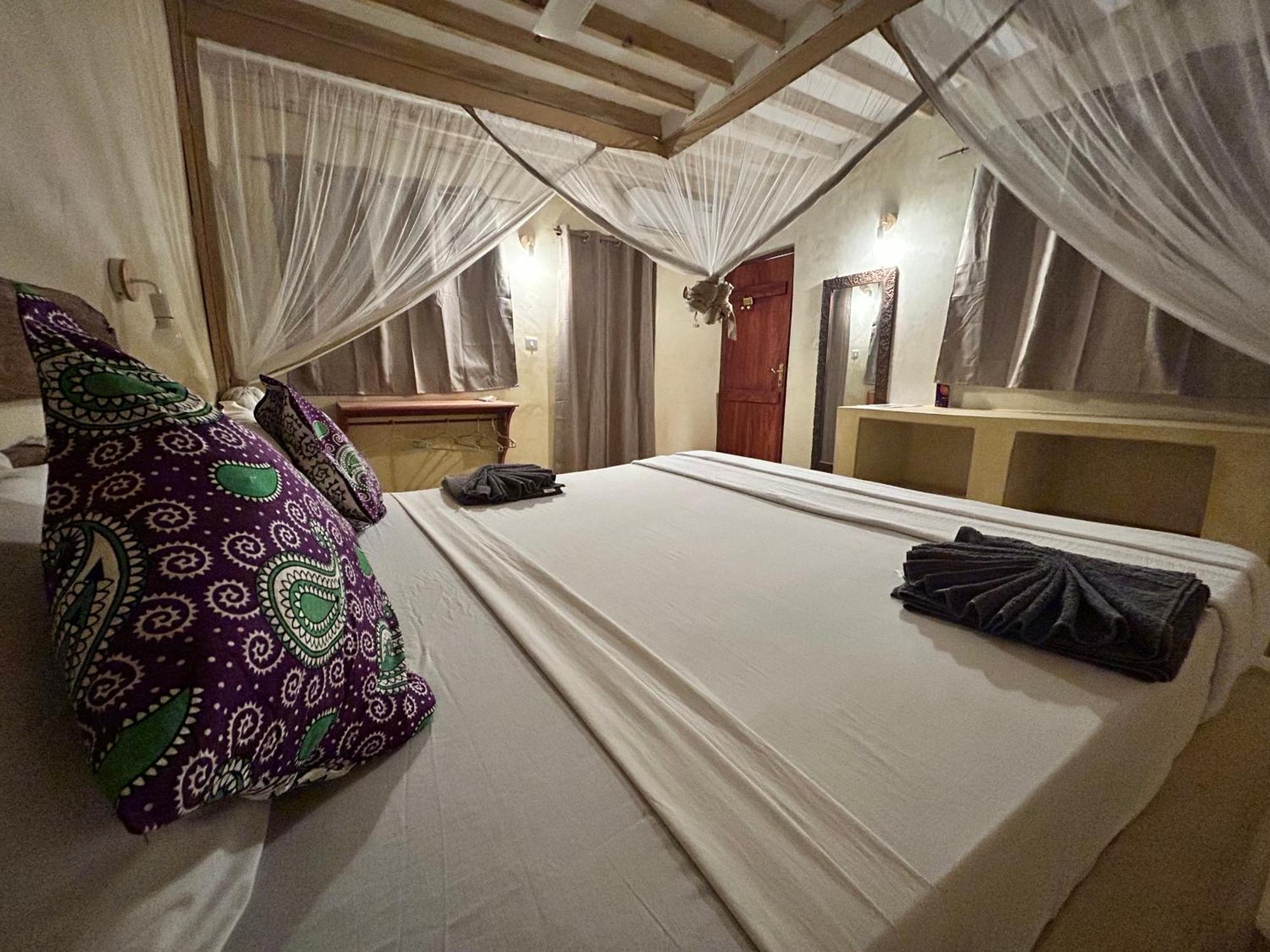 Bed & Breakfast Bahari 2*