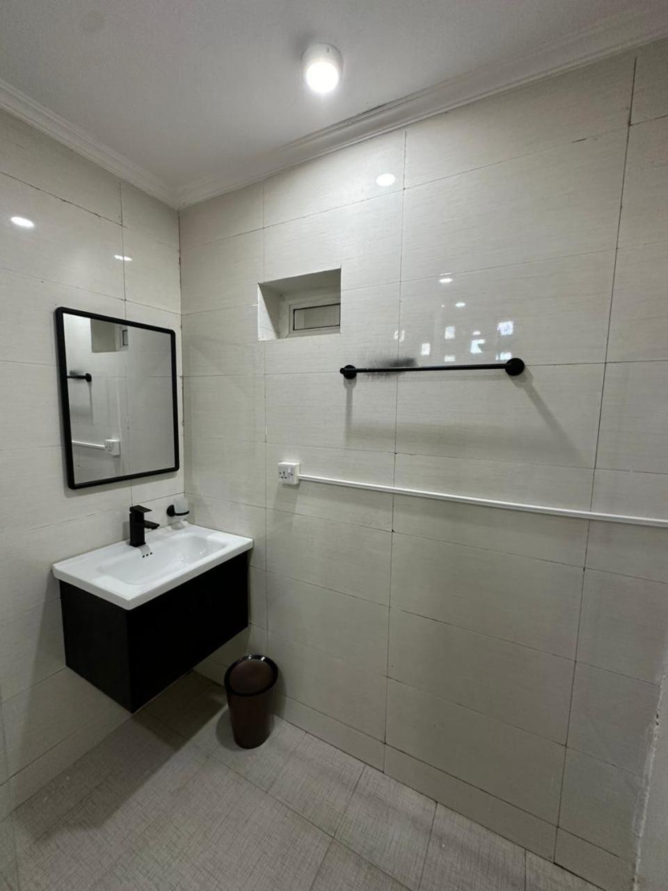 Cityscape Apartment *