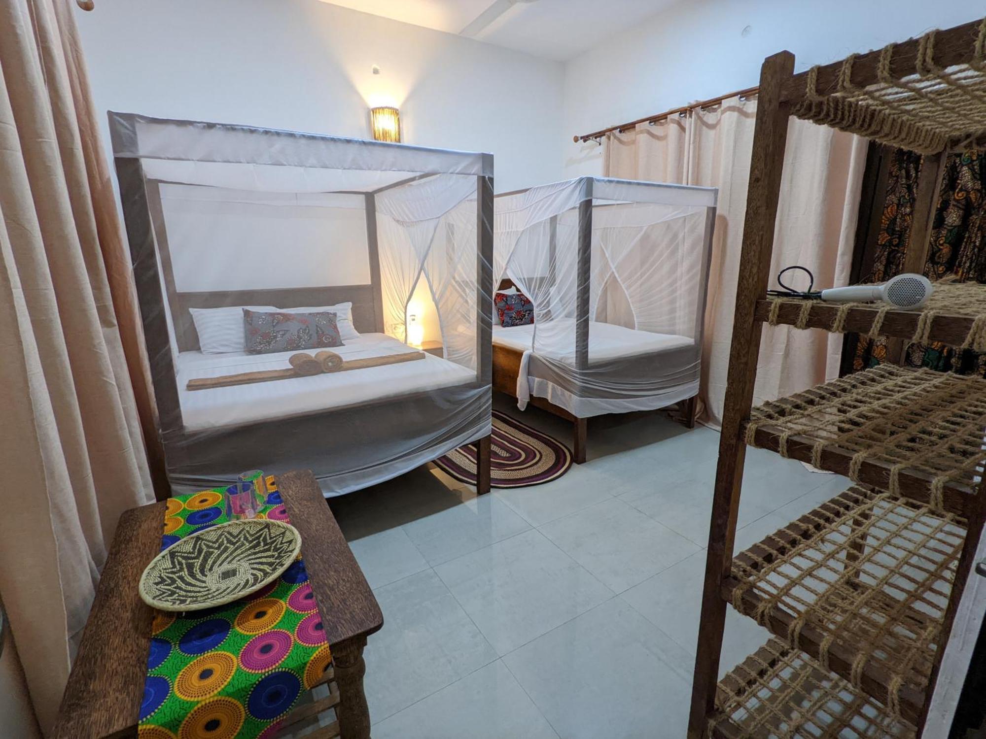 Guest house Mkadi Beach House