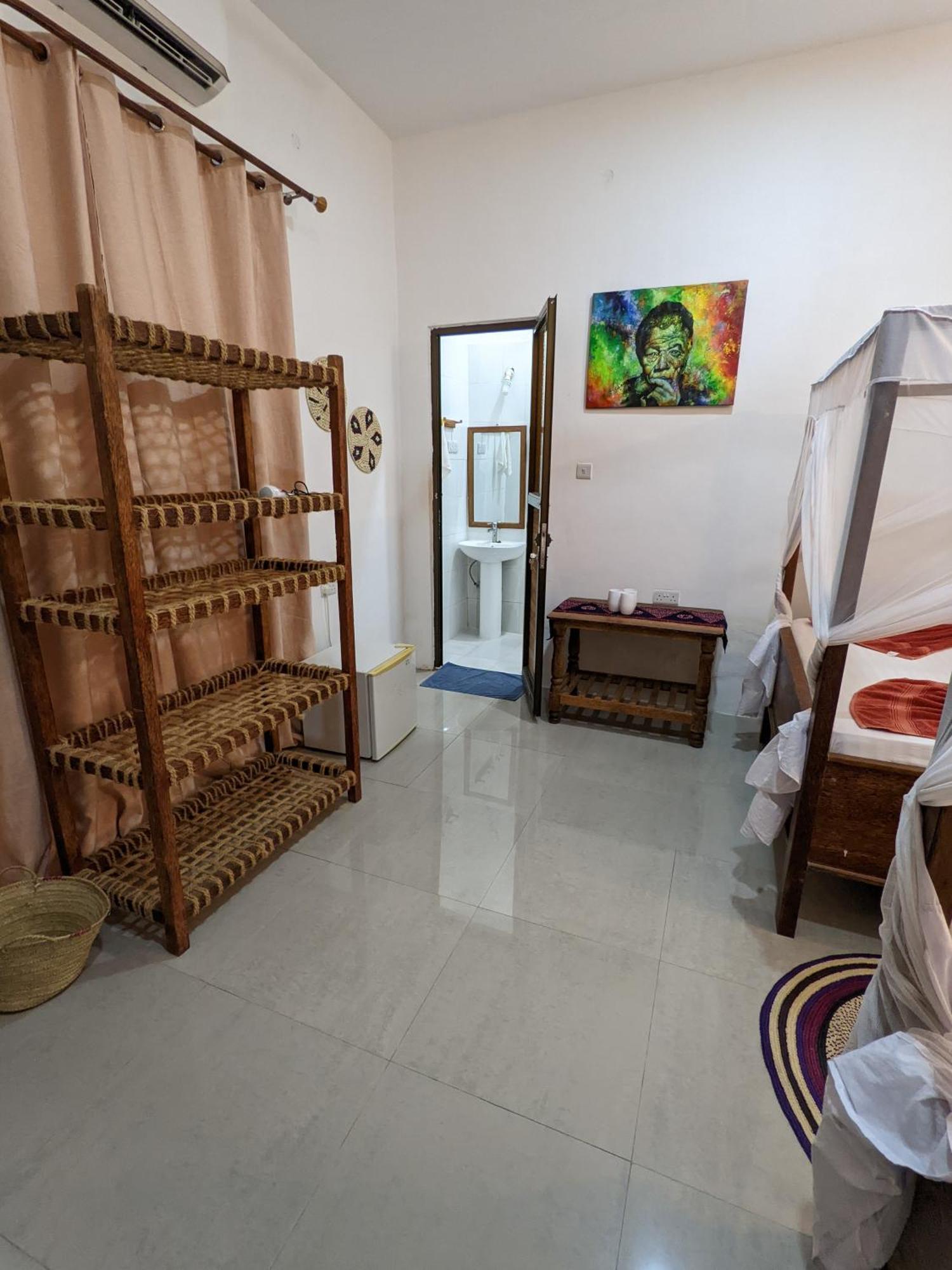 Mkadi Beach House Guest house