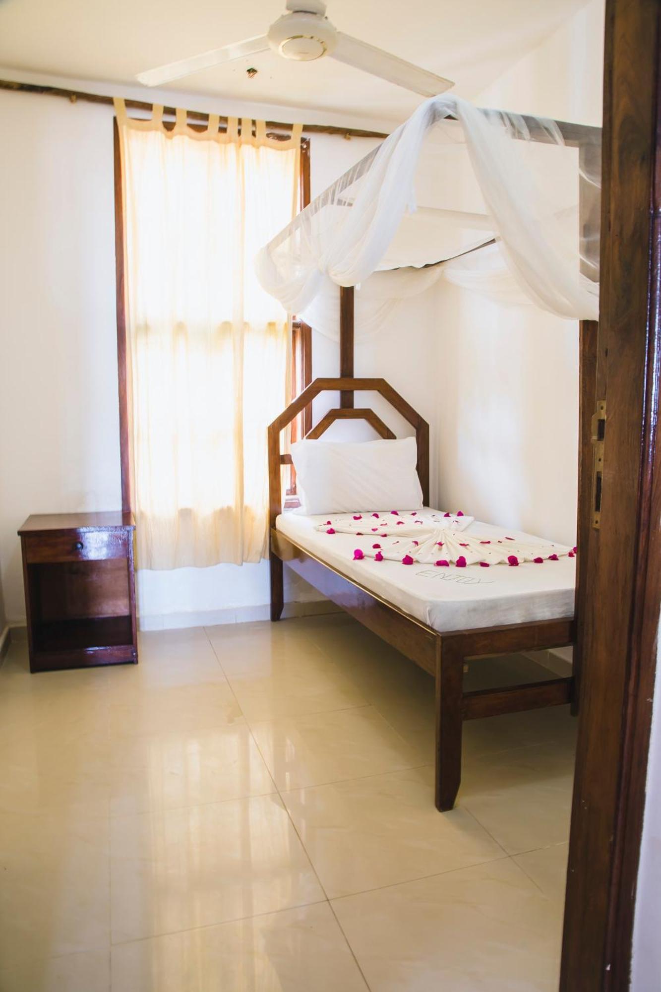 Moonshine Boutique Hotel 3*