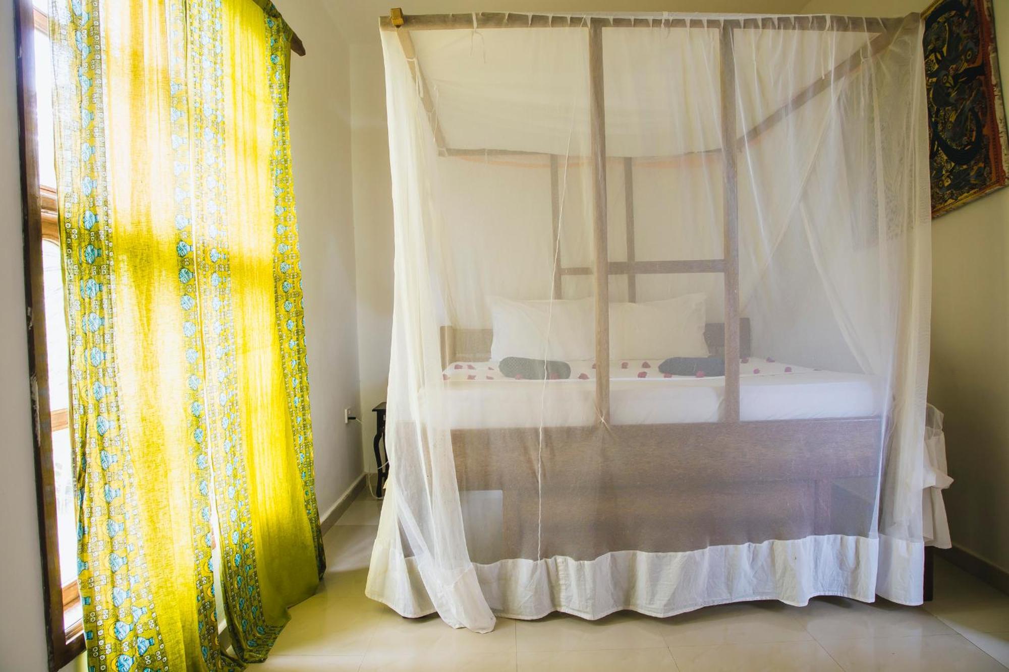 Moonshine Boutique Hotel 3*