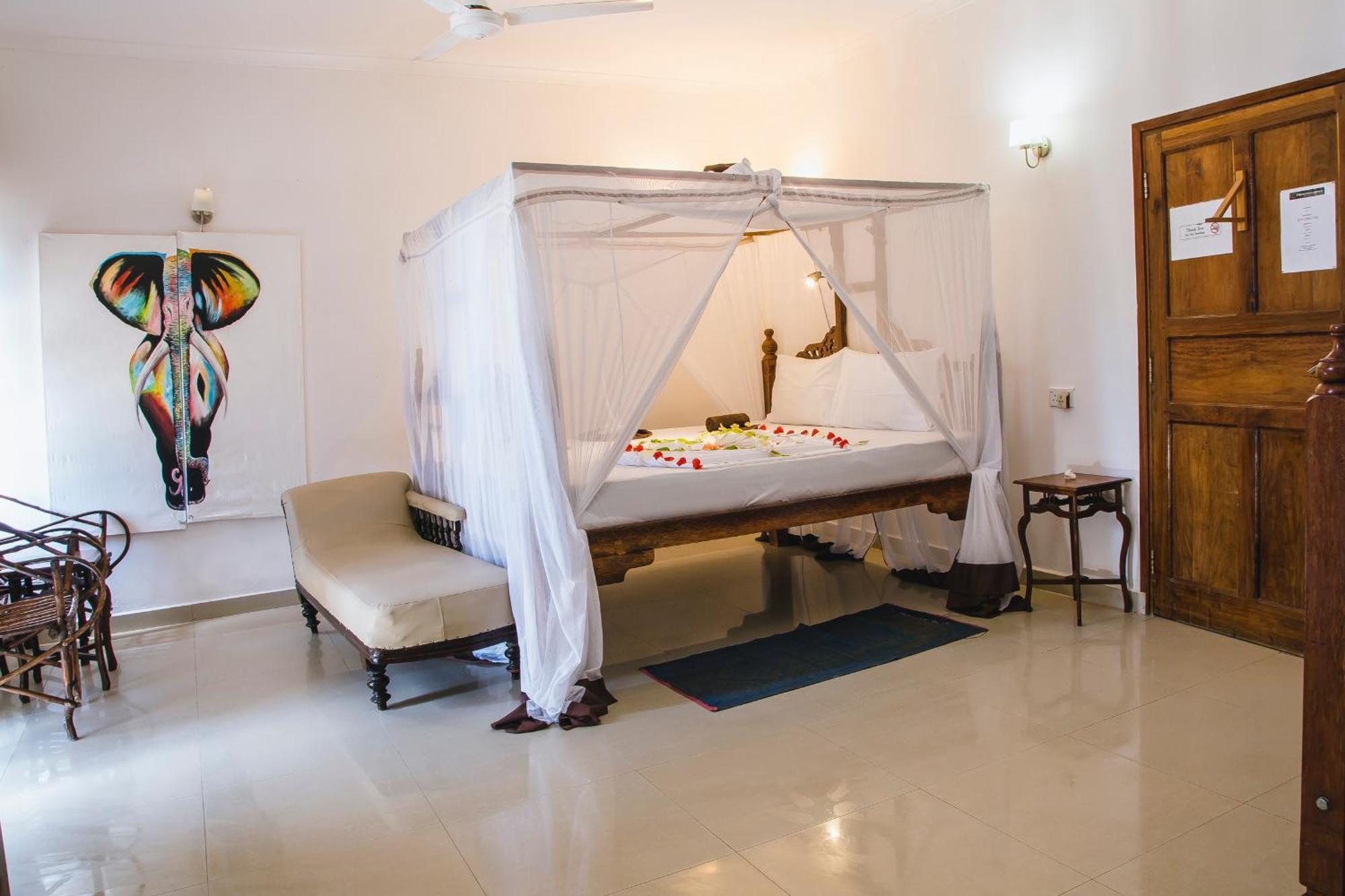 Hotel Moonshine Boutique 3*
