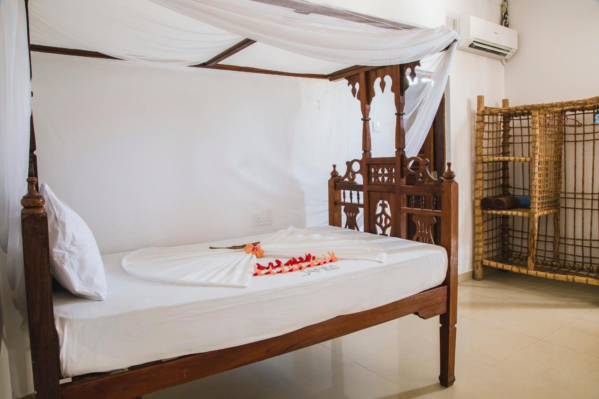 Moonshine Boutique Hotel 3*