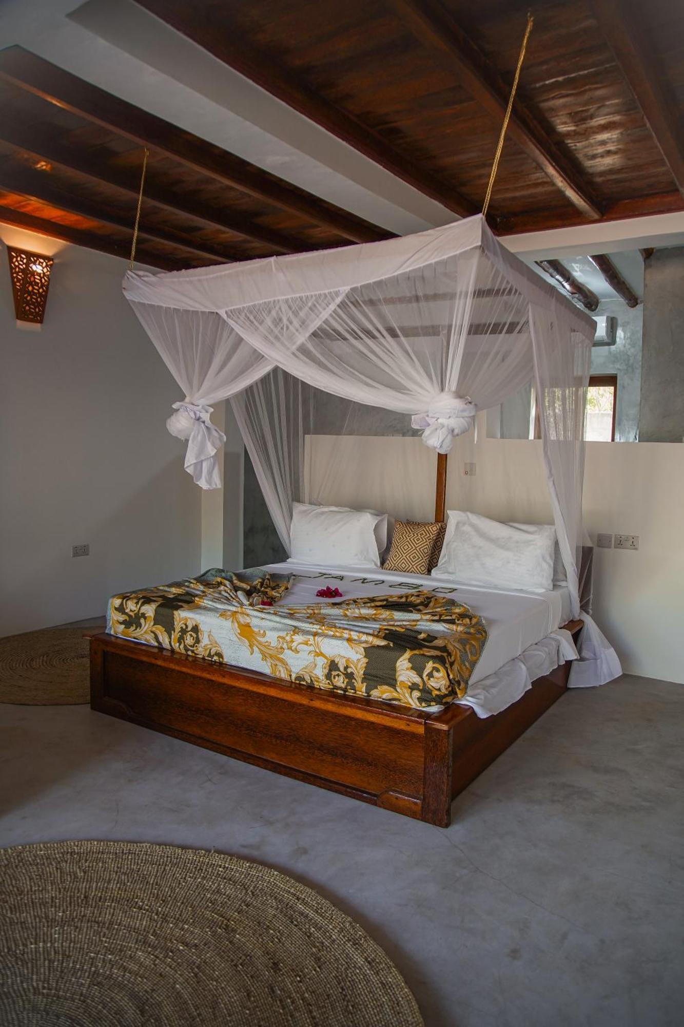 Hotel Bay