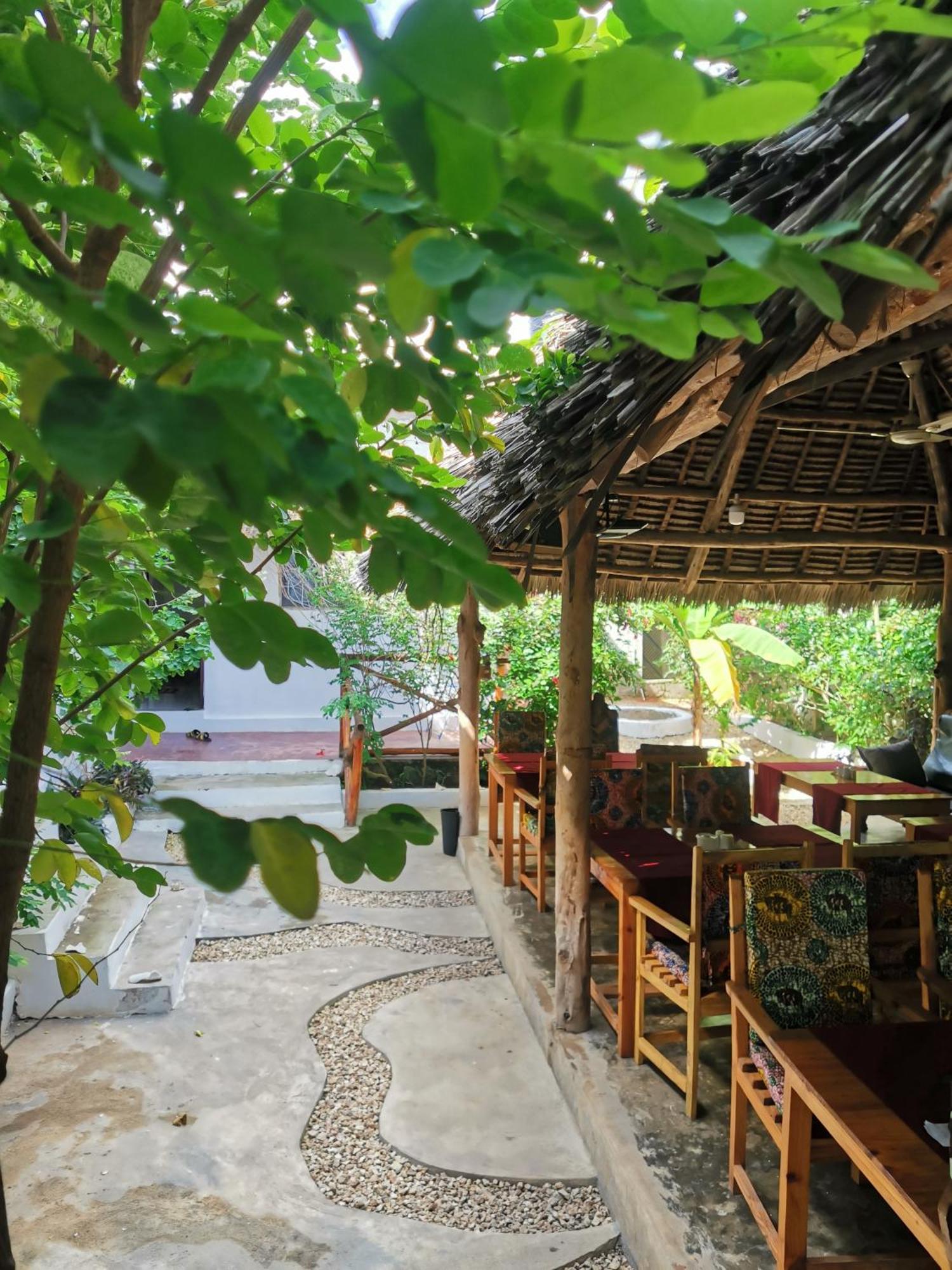 Savi House Bed & Breakfast Nungwi