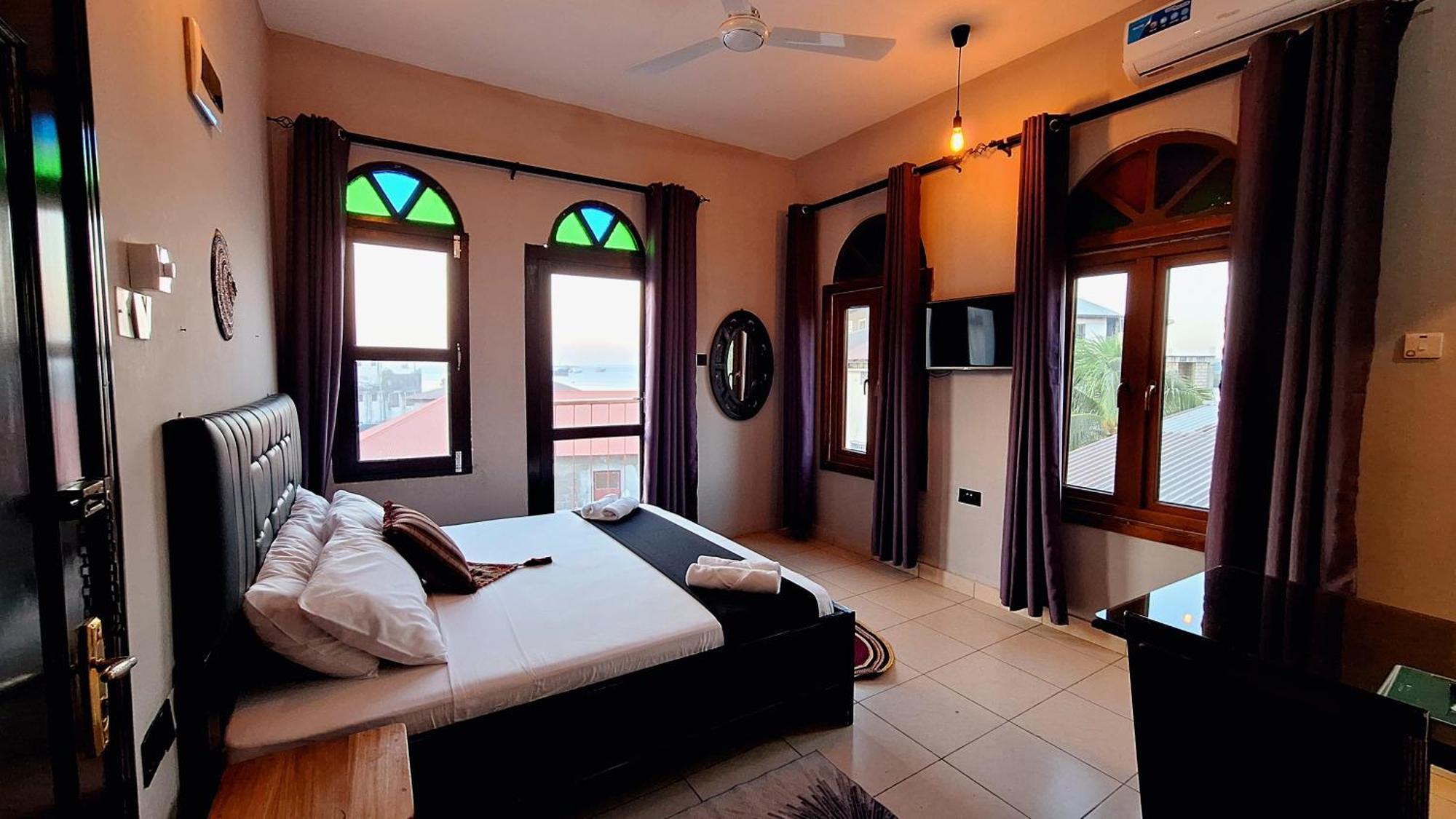 Rumaisa Lodge *