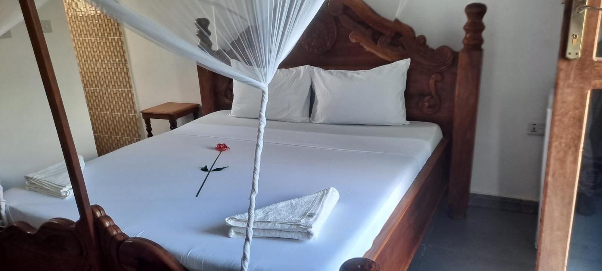 The New Blue Waves Bed & Breakfast 2*
