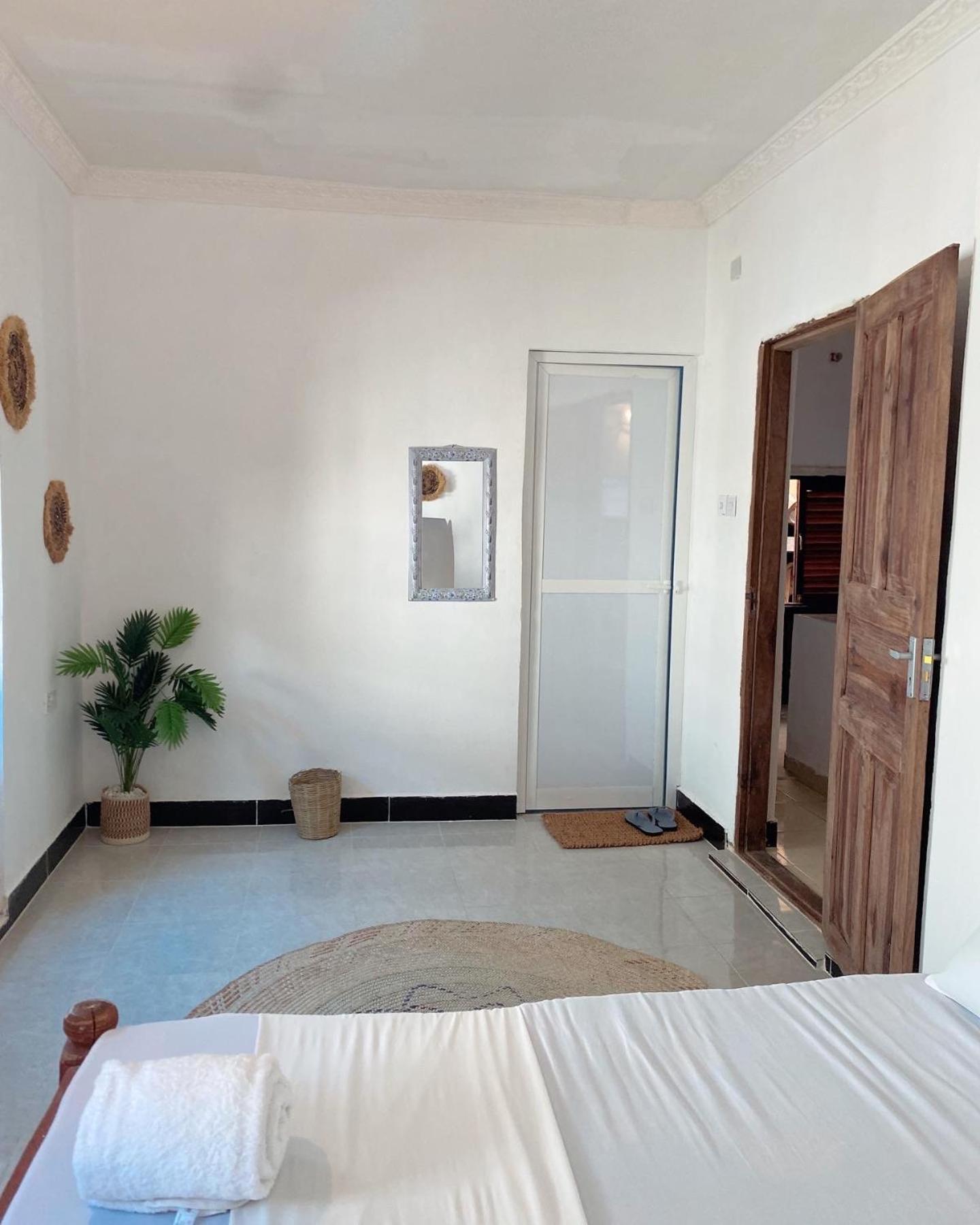Nomad Cave- Stonetown Guest house Zanzibar