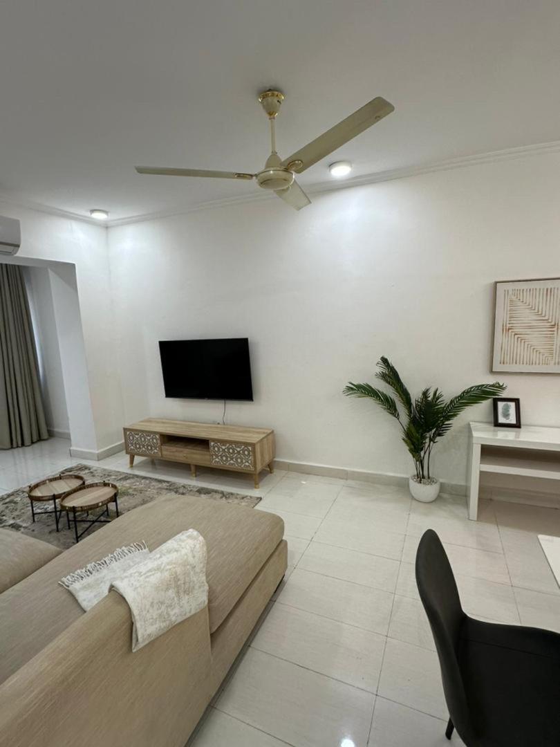 Cityscape Apartment *