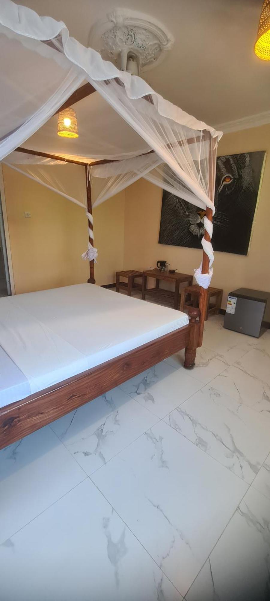 Mambo Boutique Hotel 4*
