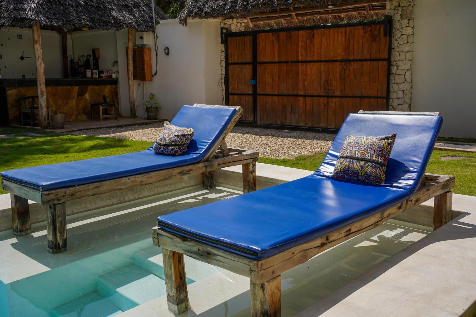 Mambo Lodge *