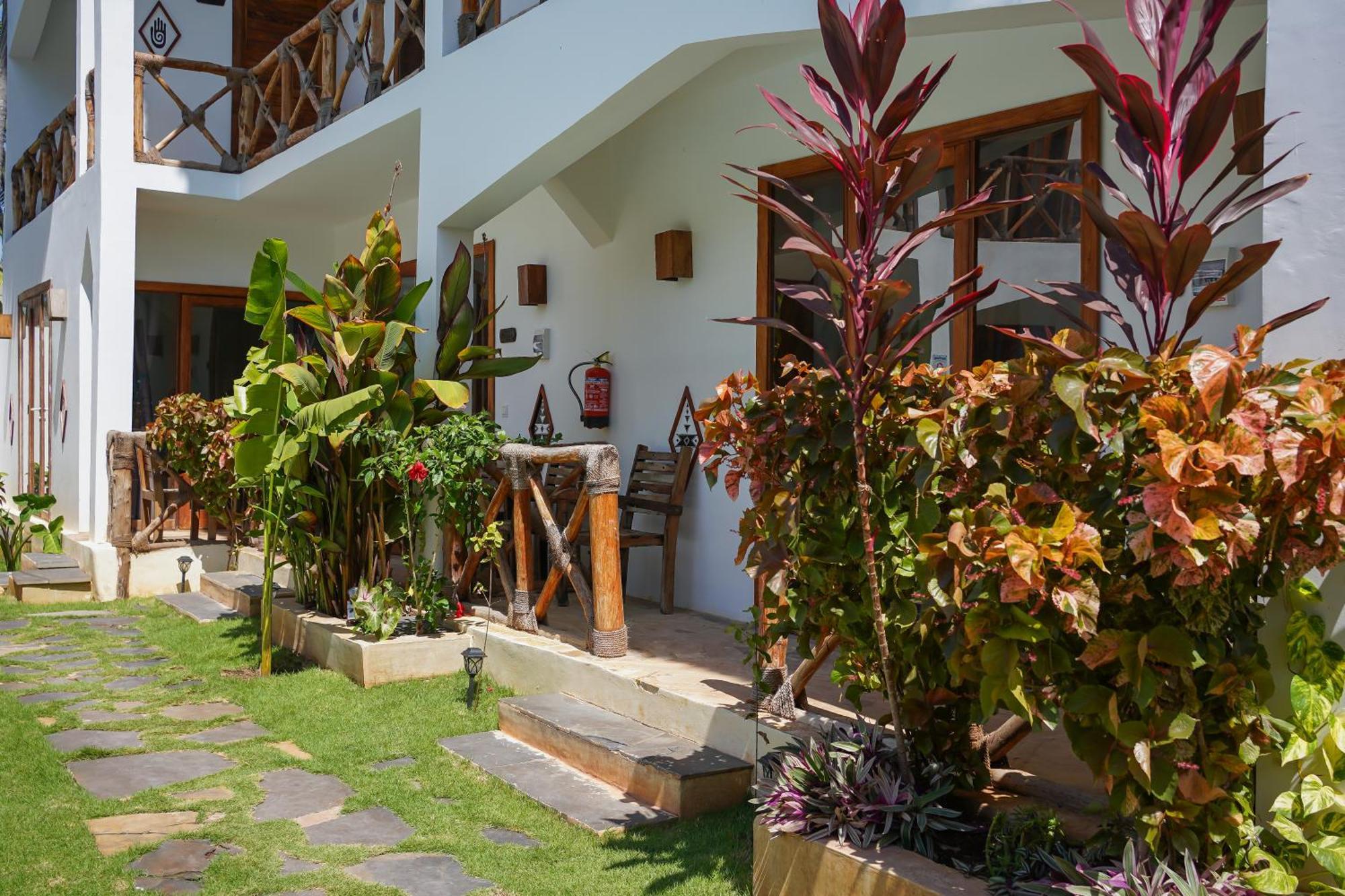 Mambo Lodge