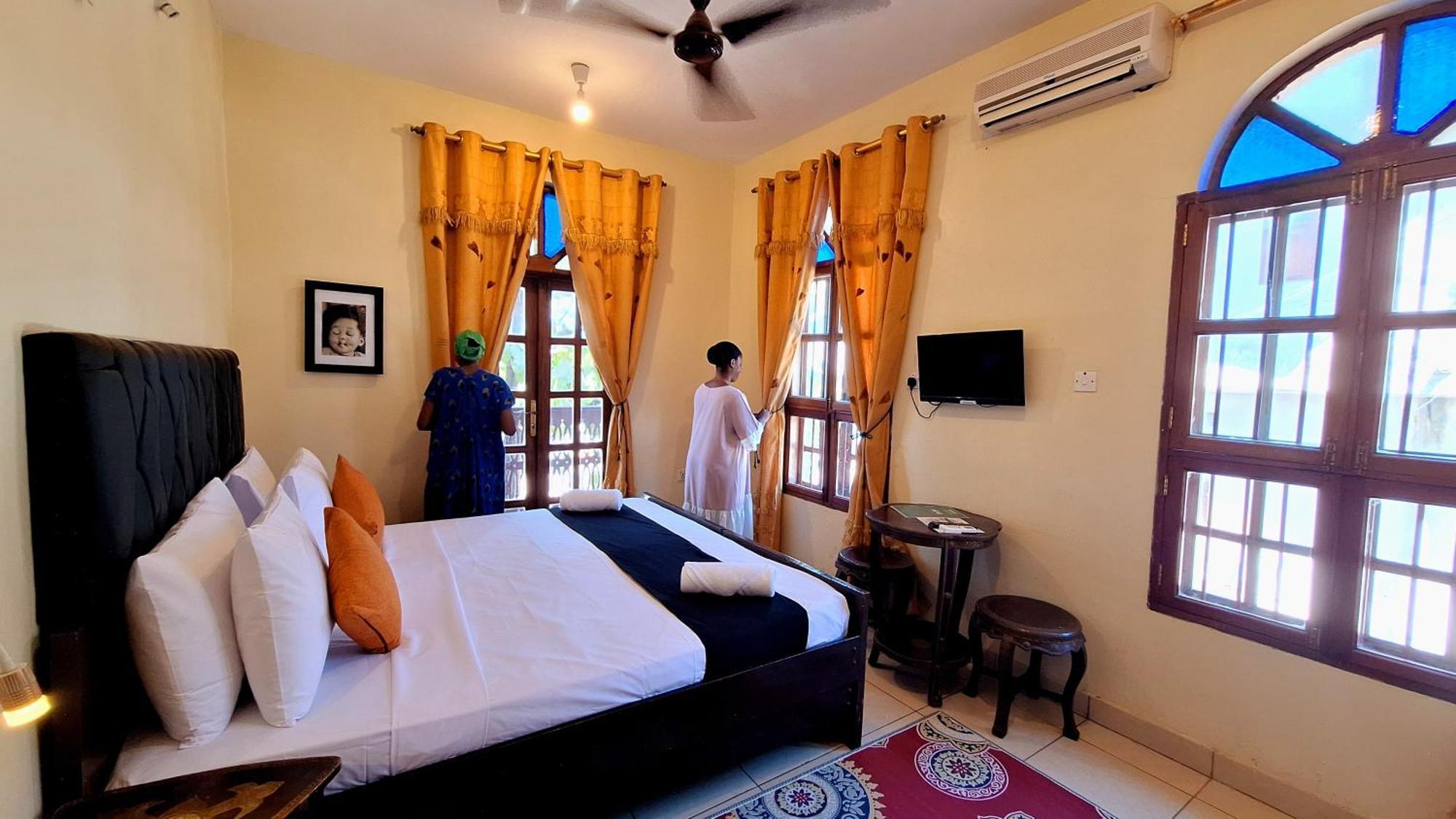 Rumaisa Lodge *