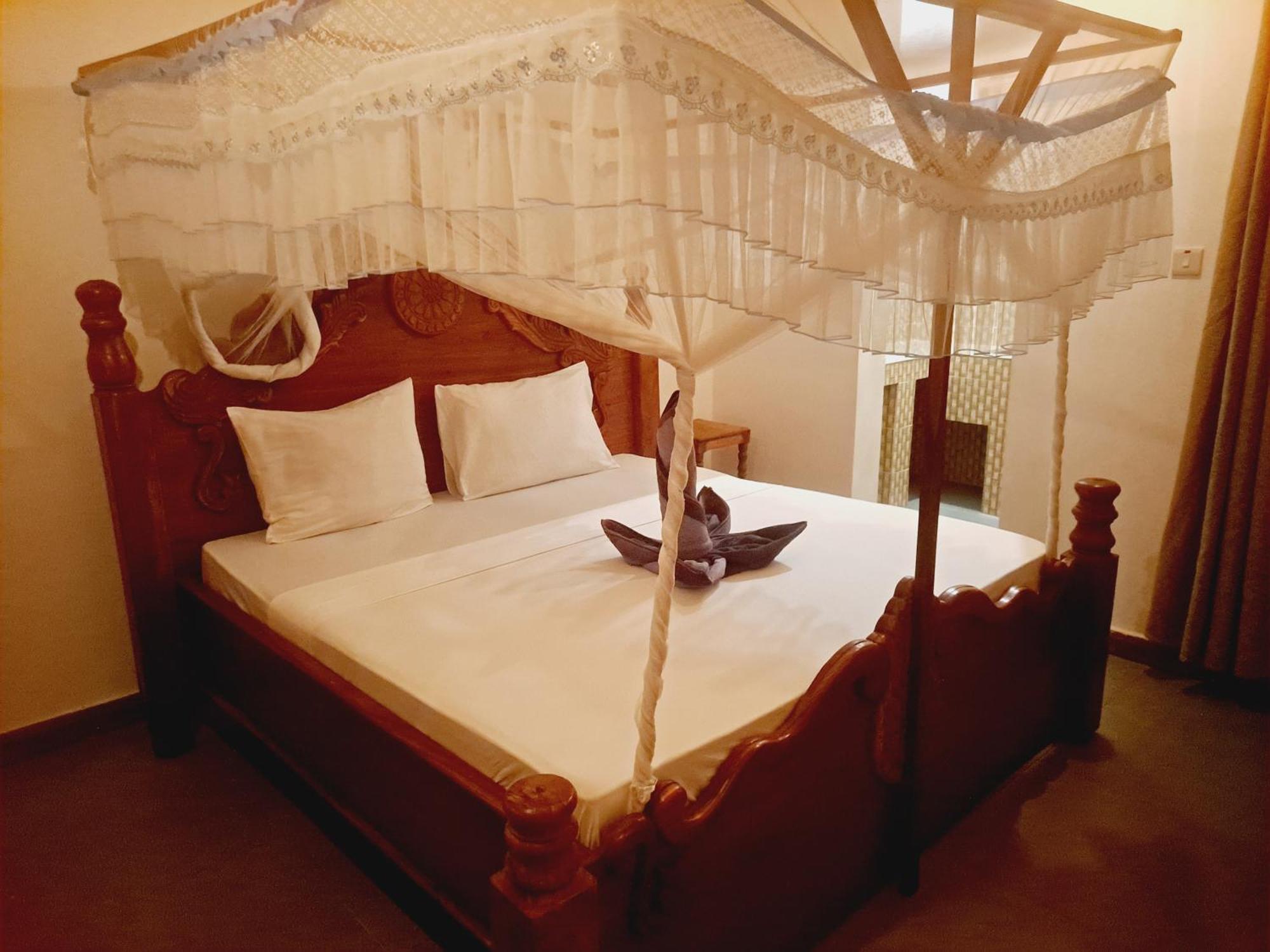 The New Blue Waves Bed & Breakfast