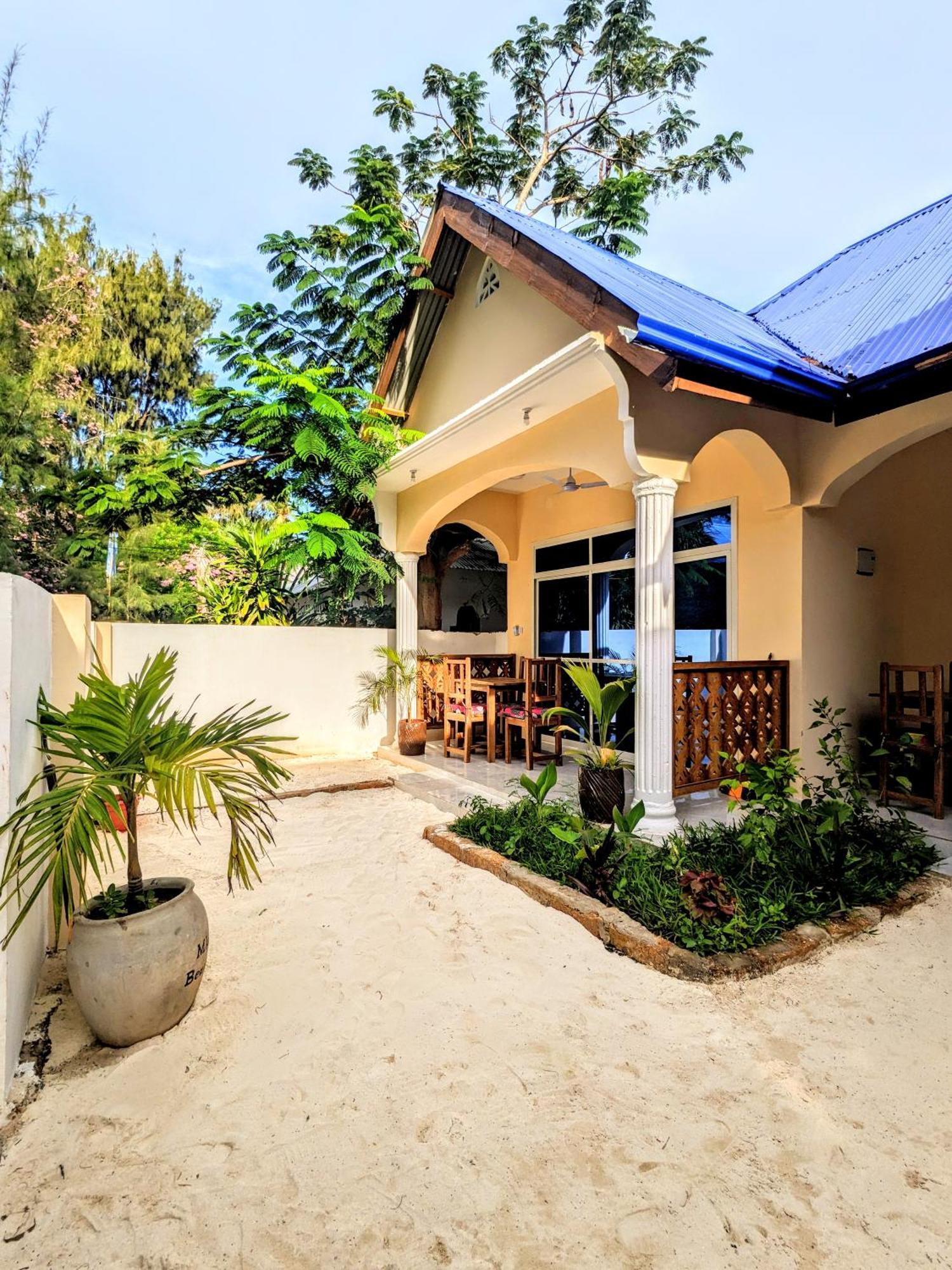 Guest house Mkadi Beach House