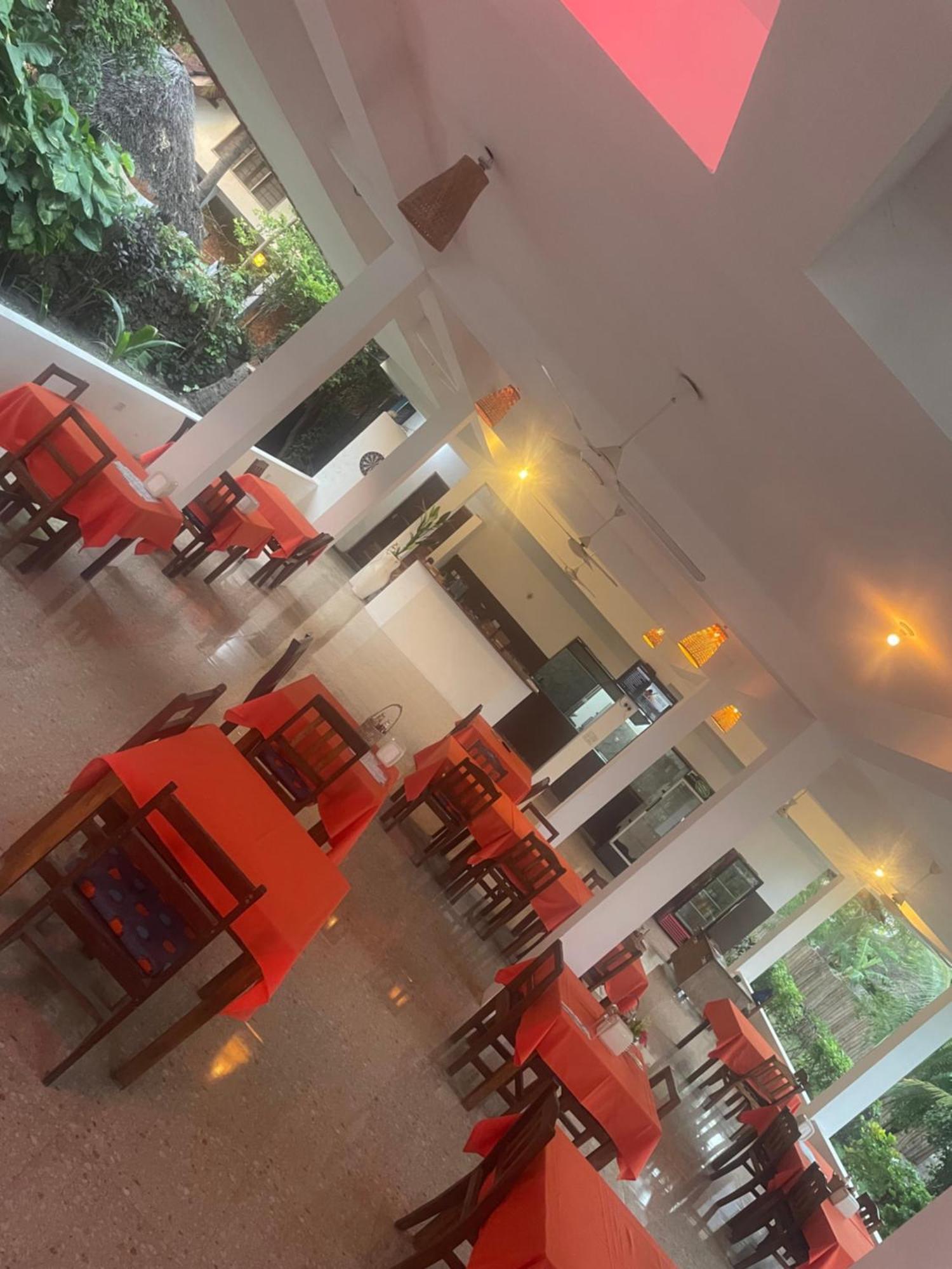 Kivulini And Restaurant *