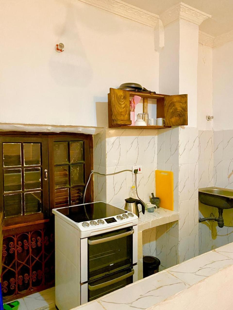 Guest house Nomad Cave- Stonetown Zanzibar