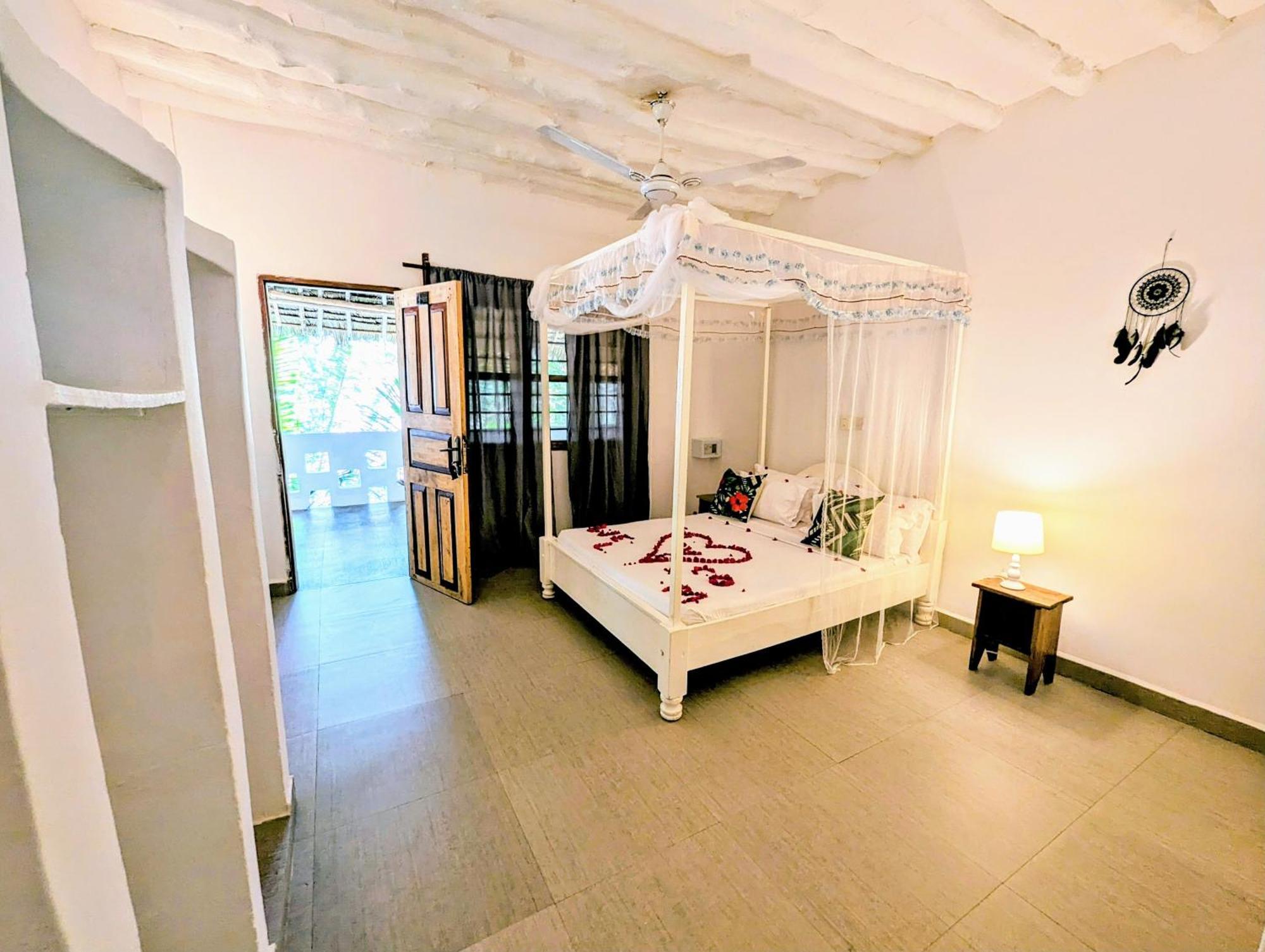 Bahati Hotel 3*