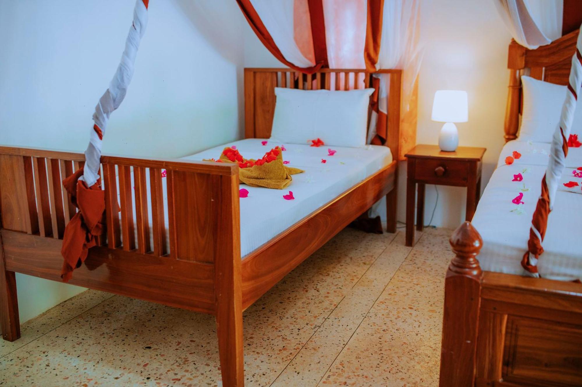 Mambo Ocean Hotel