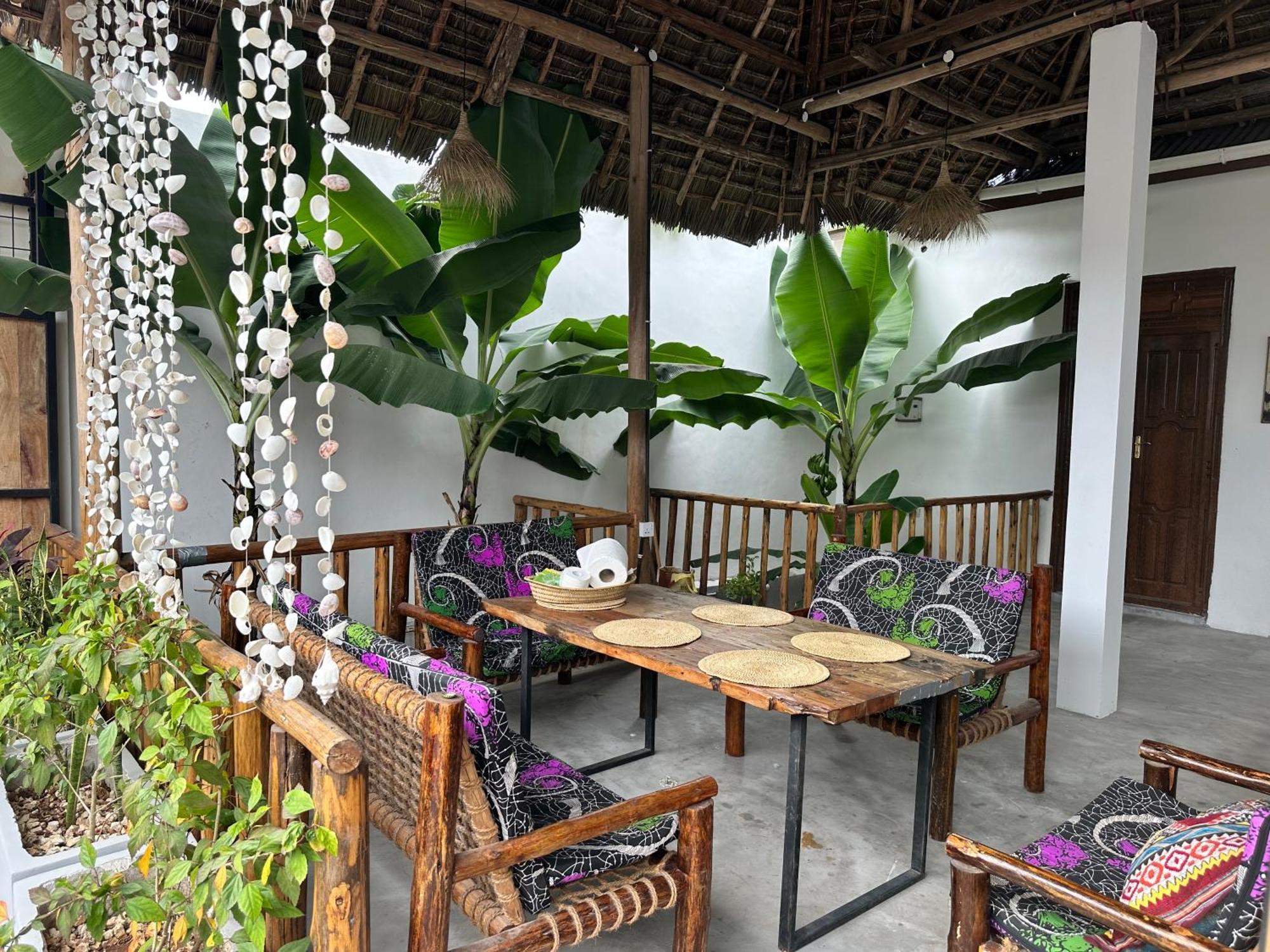 Happy House Guest house *