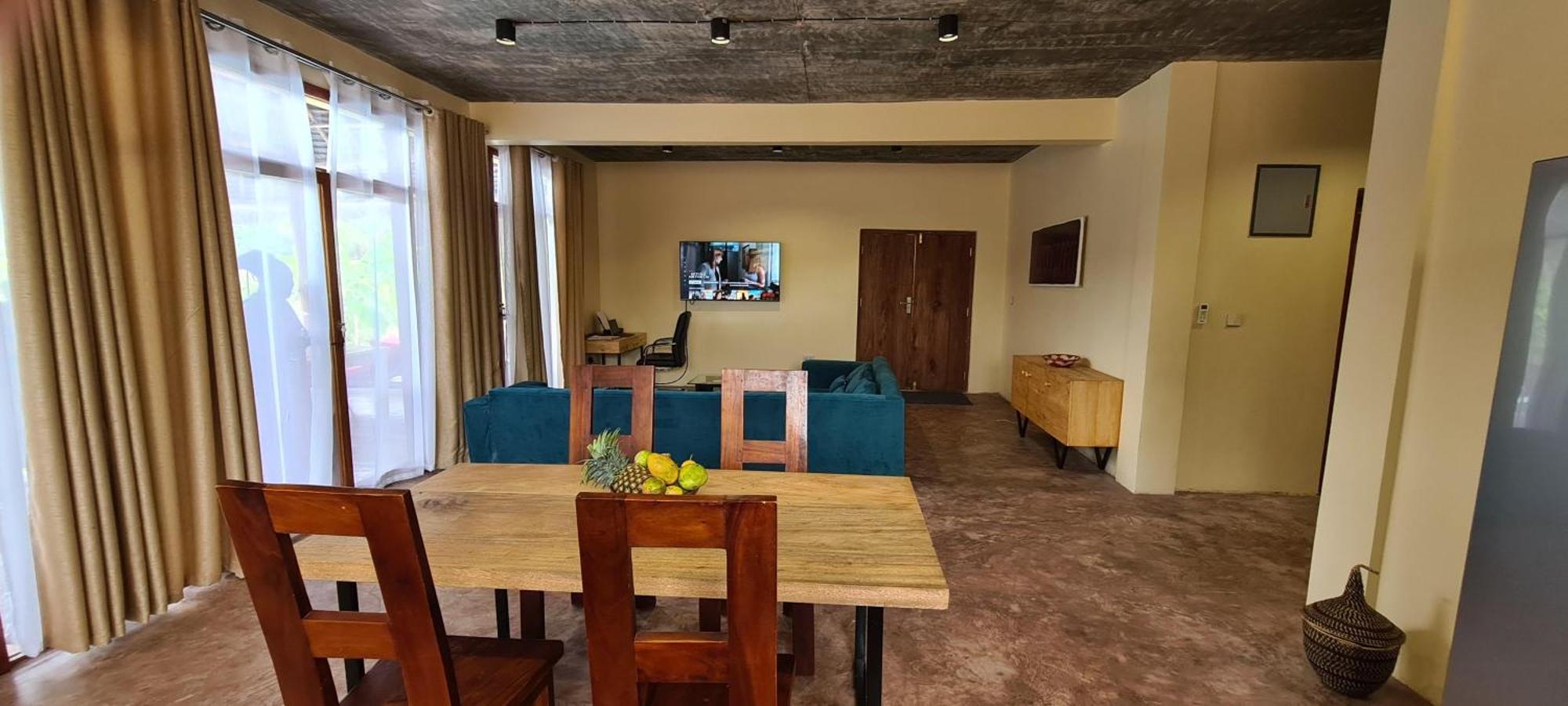Hunzibar Villa *