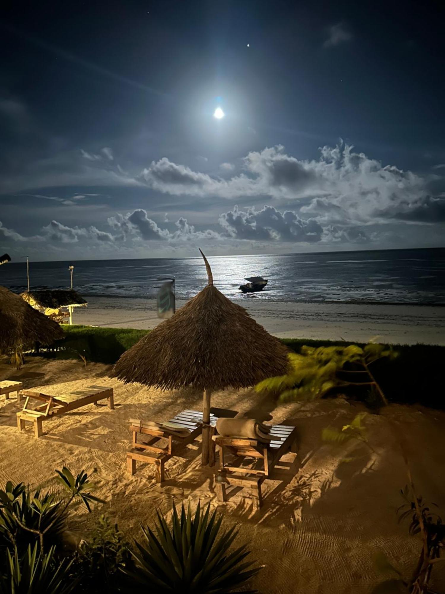 Tsunami Village 4*