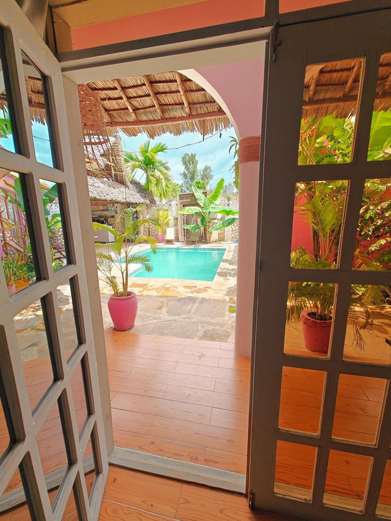 Lodge Roses Nungwi