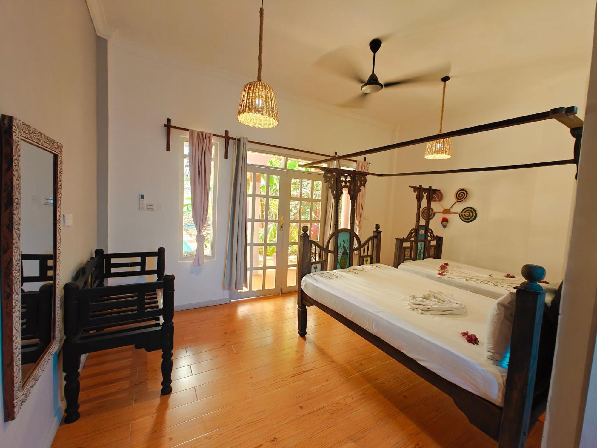Roses Lodge *