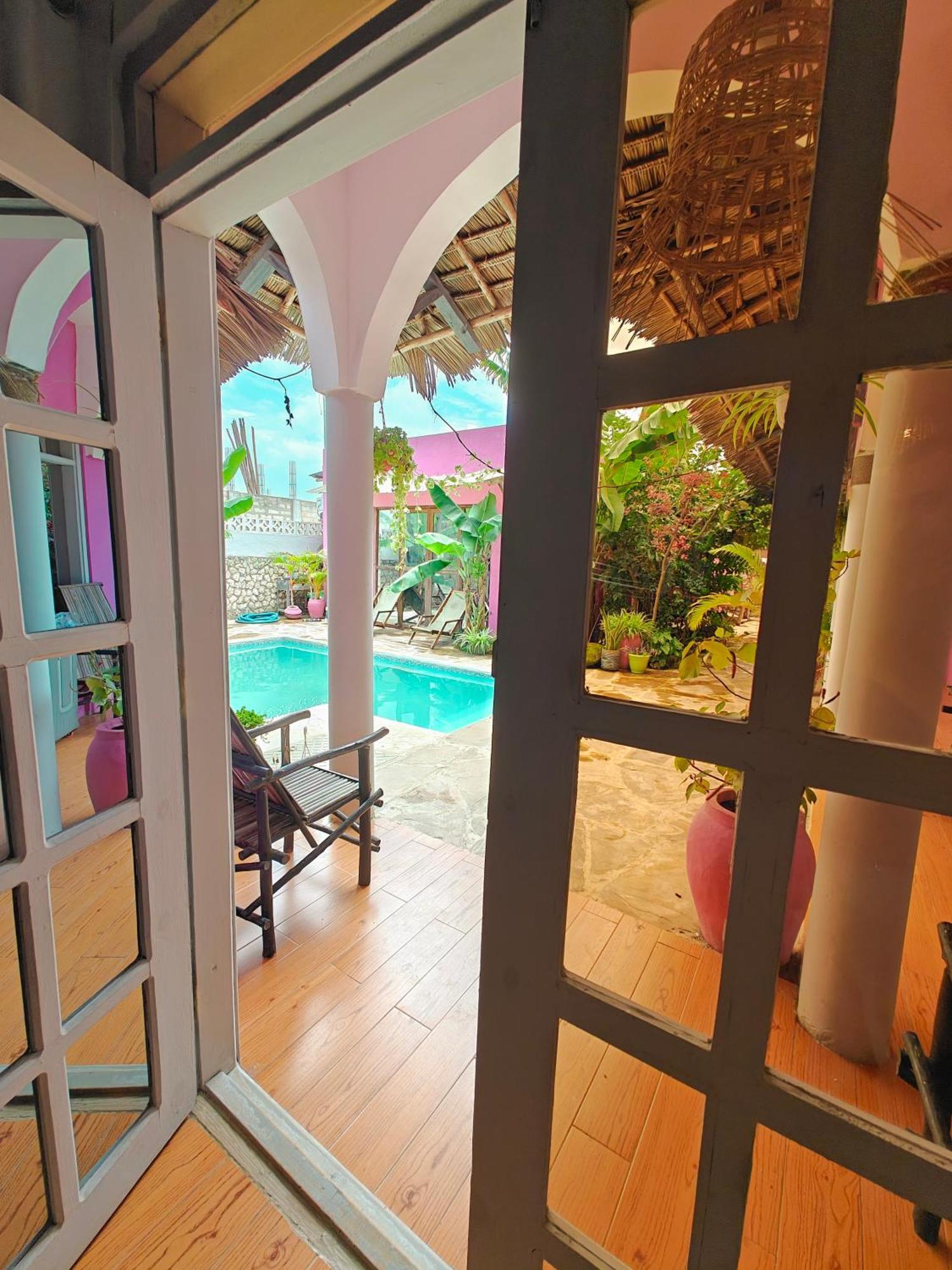 Lodge Roses Nungwi